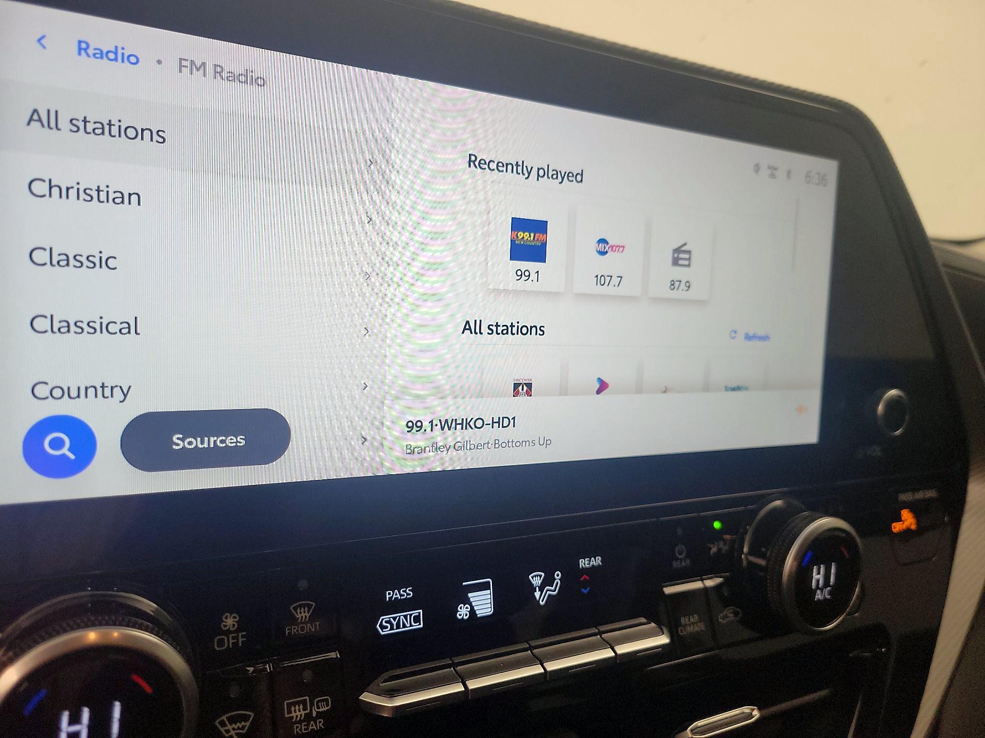 Thumbnail: 2023 Toyota Highlander - 15