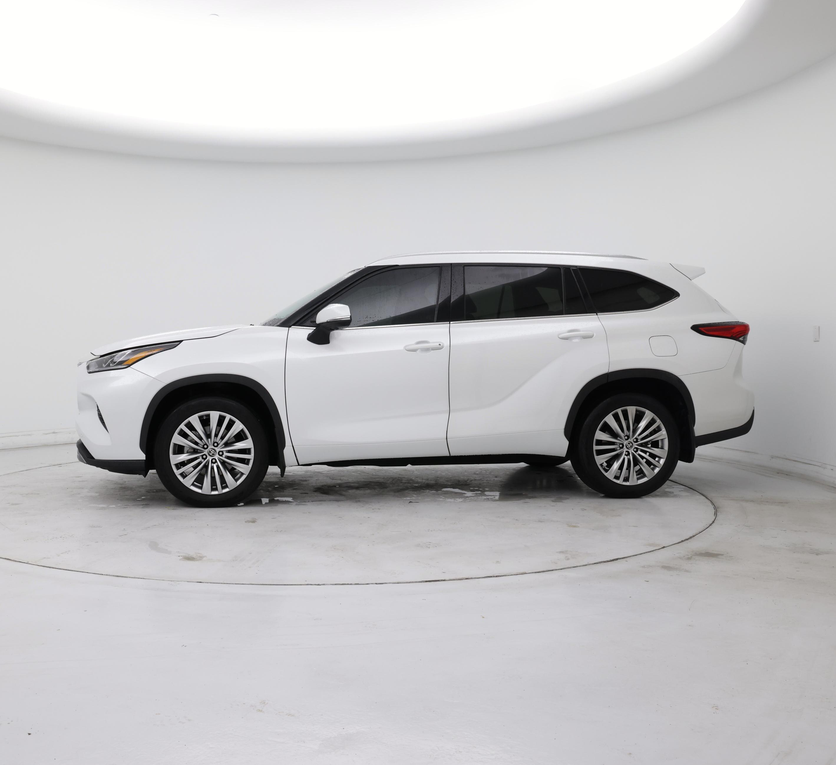 Thumbnail: 2023 Toyota Highlander - 3