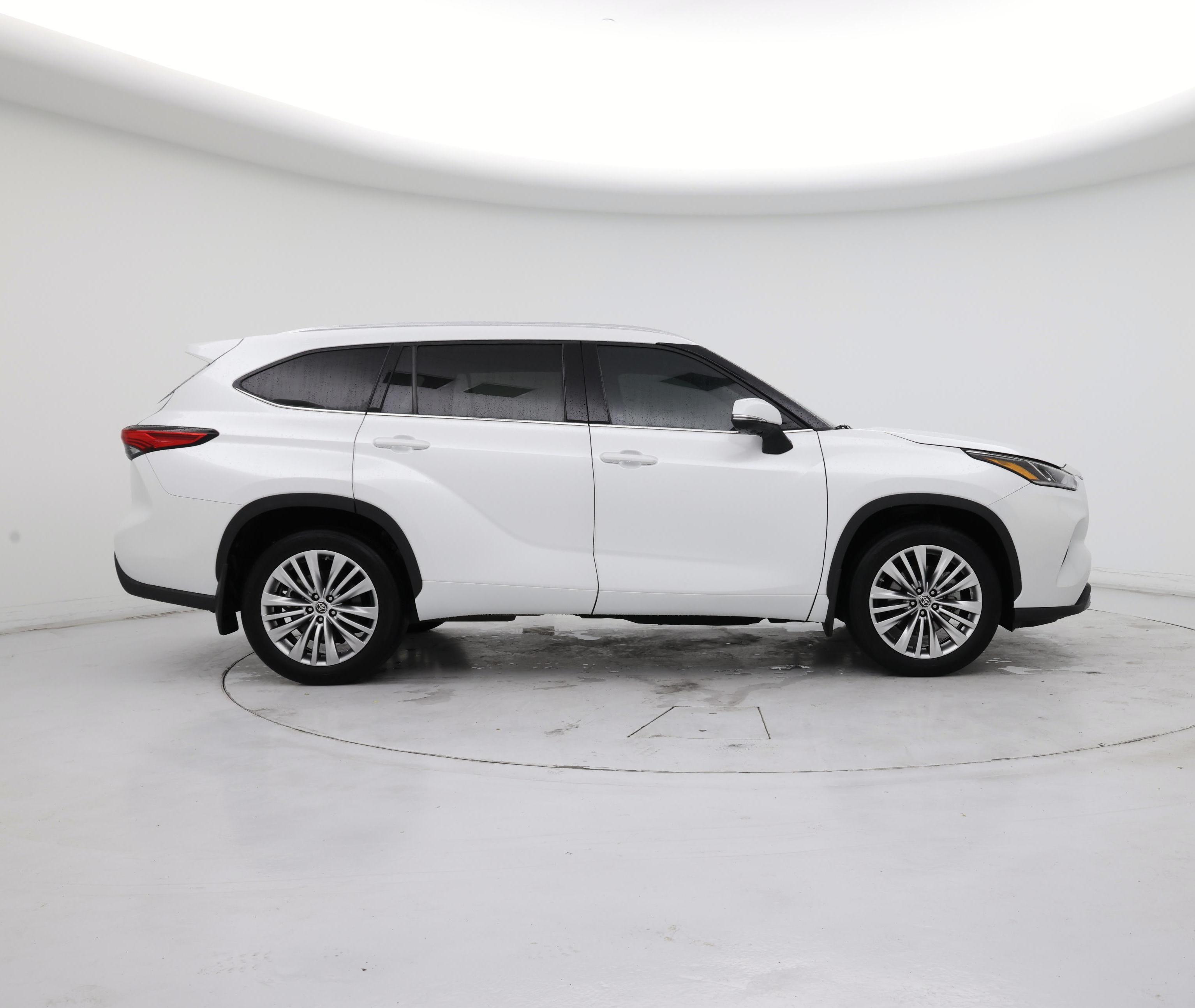 Thumbnail: 2023 Toyota Highlander - 7
