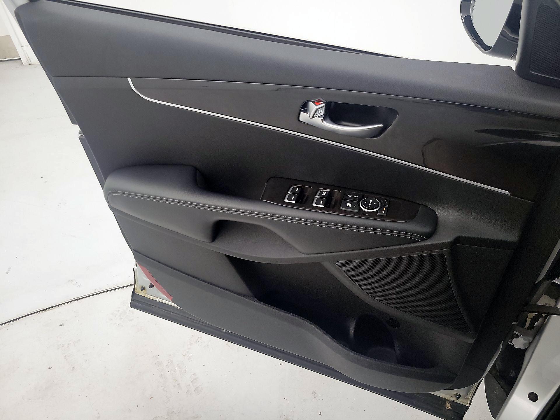 Thumbnail: 2017 Kia Sorento - 12