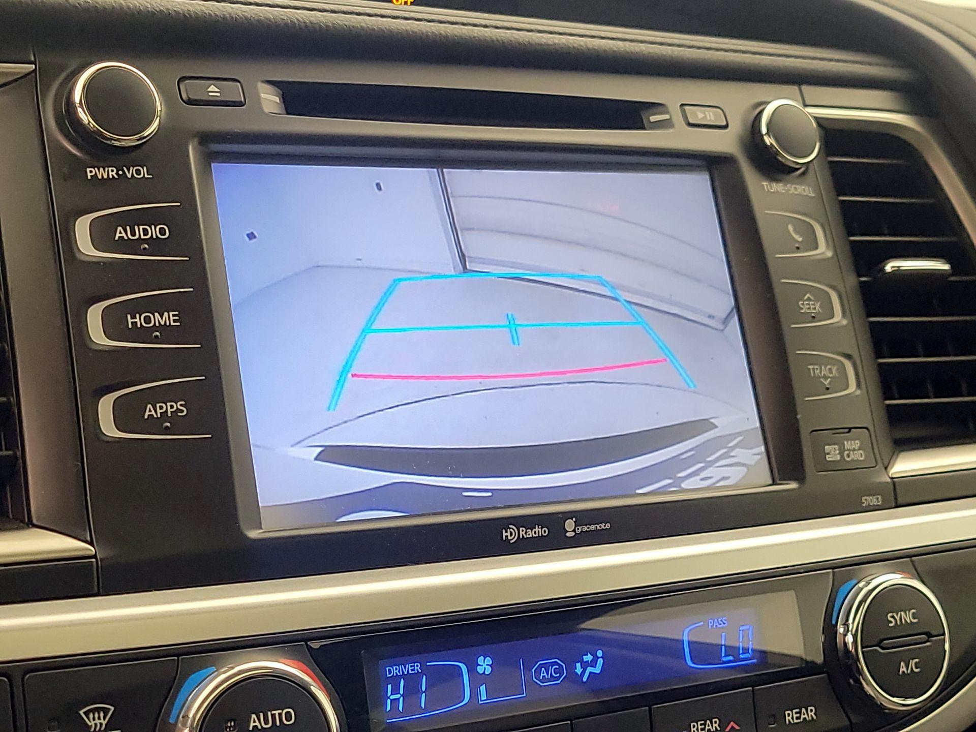 Thumbnail: 2015 Toyota Highlander - 15