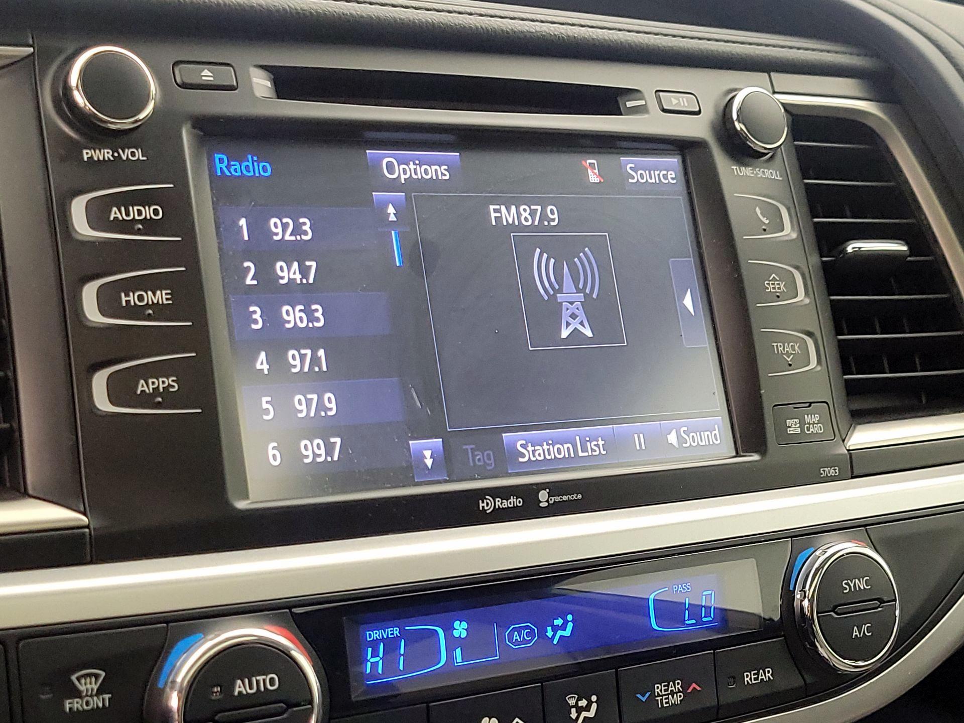 Thumbnail: 2015 Toyota Highlander - 16