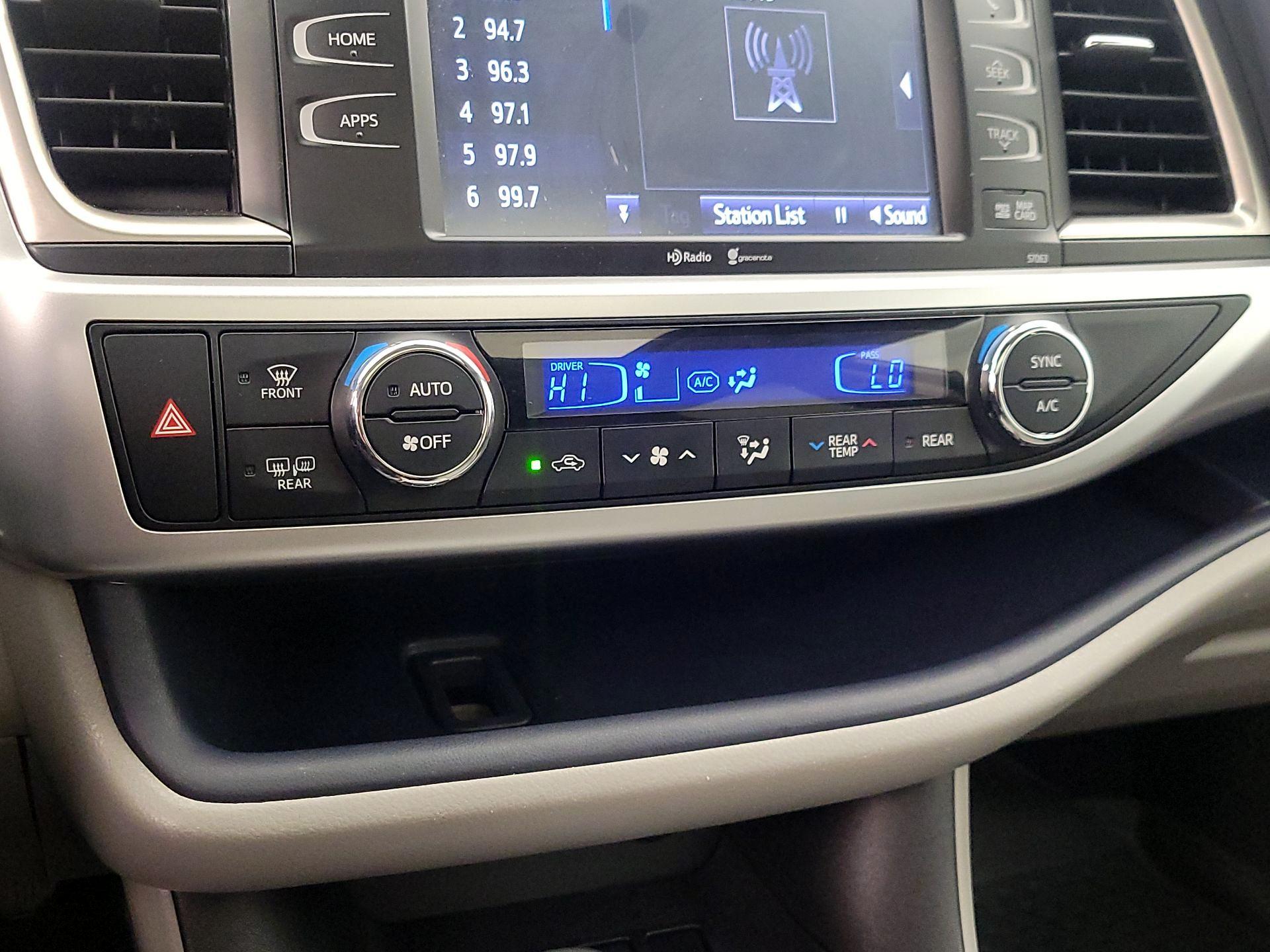 Thumbnail: 2015 Toyota Highlander - 17