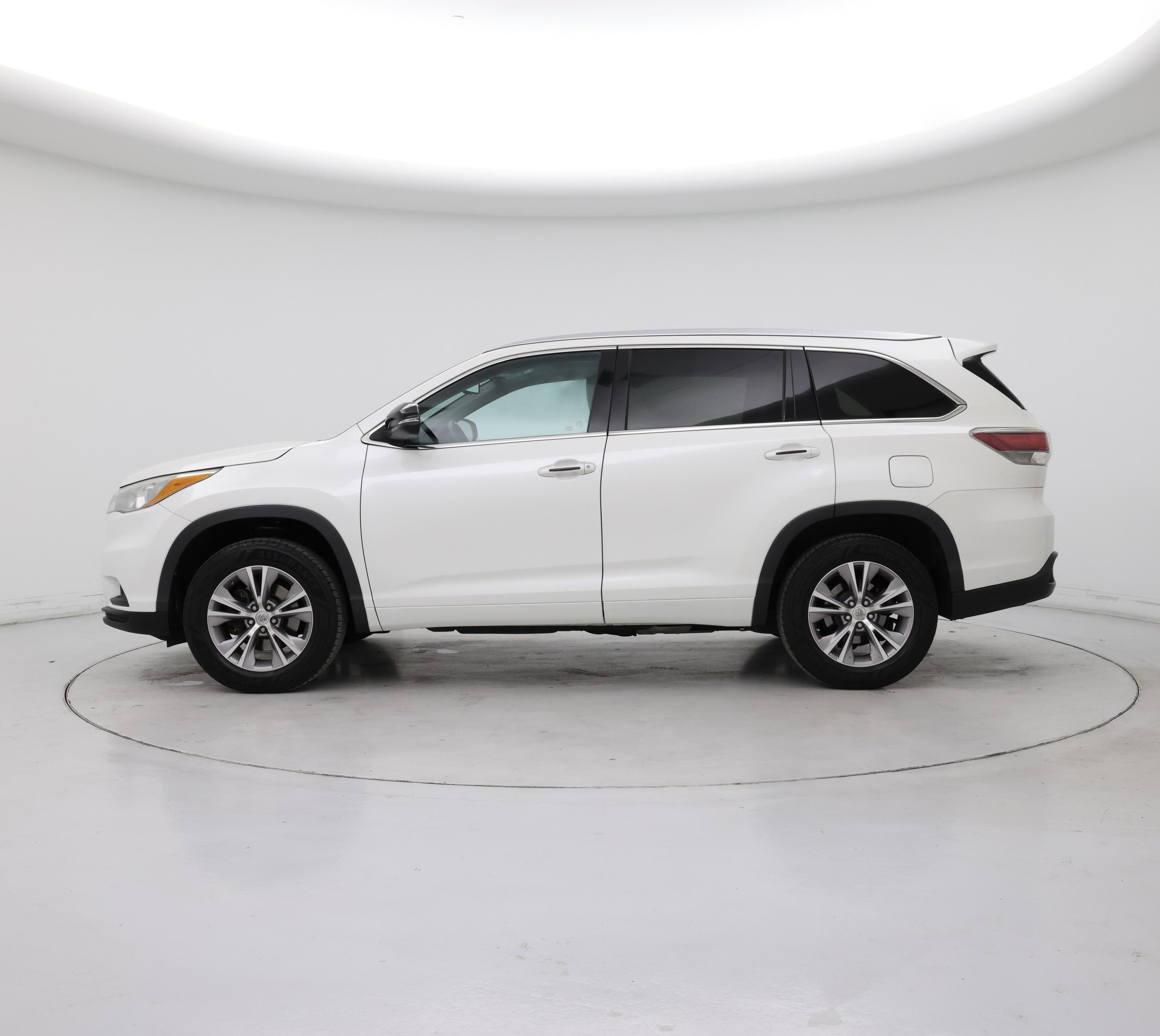 Thumbnail: 2015 Toyota Highlander - 3