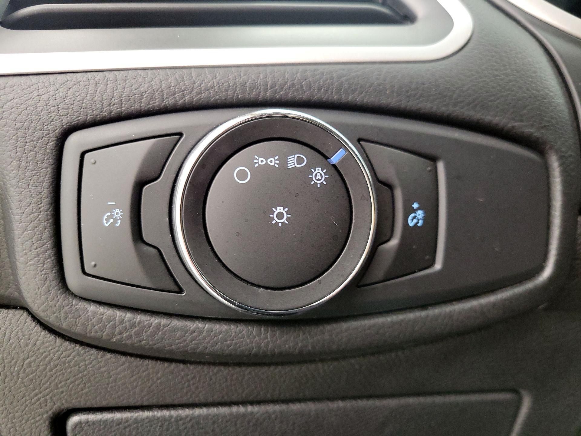 Thumbnail: 2015 Ford Edge - 13