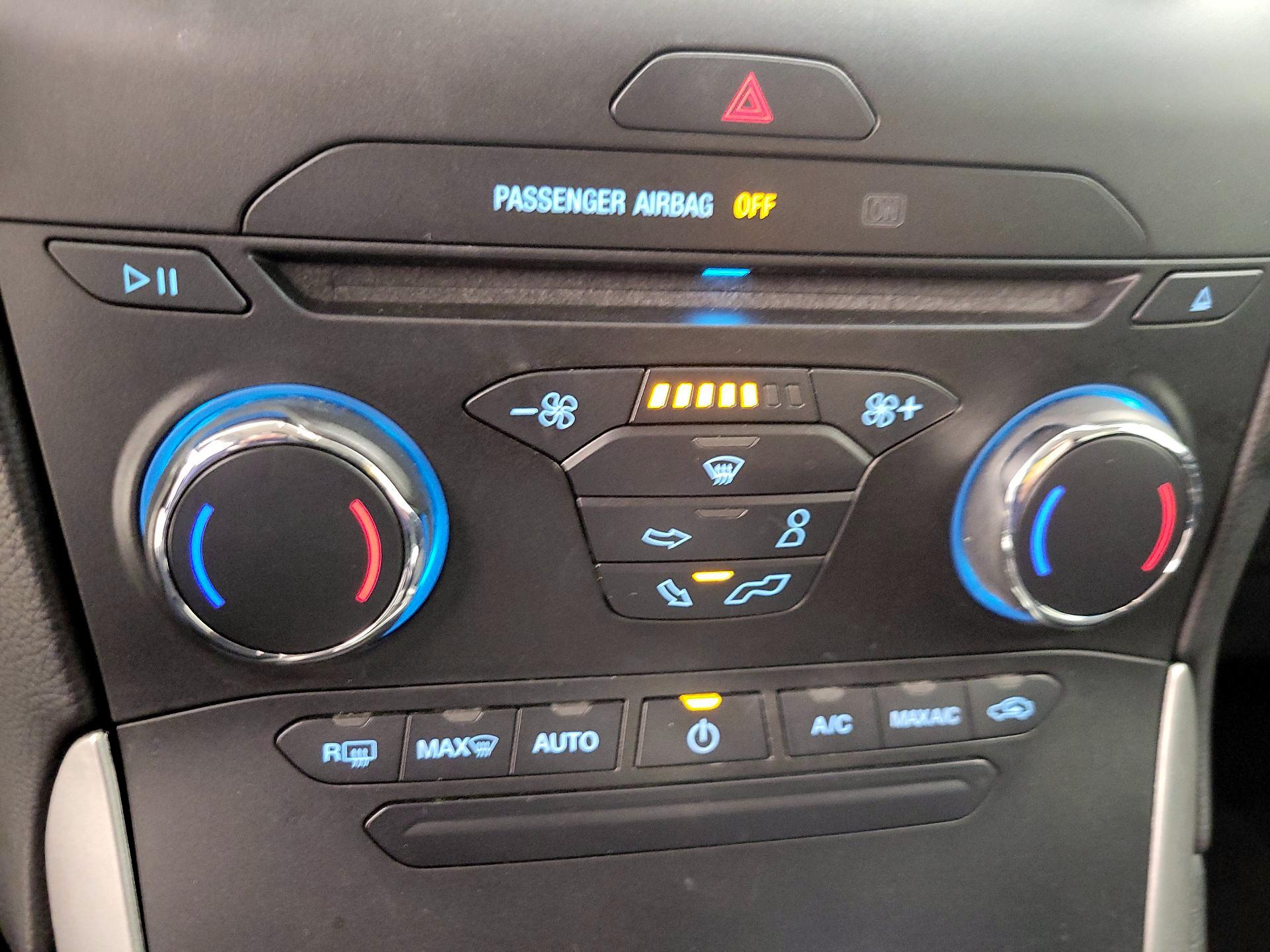 Thumbnail: 2015 Ford Edge - 16