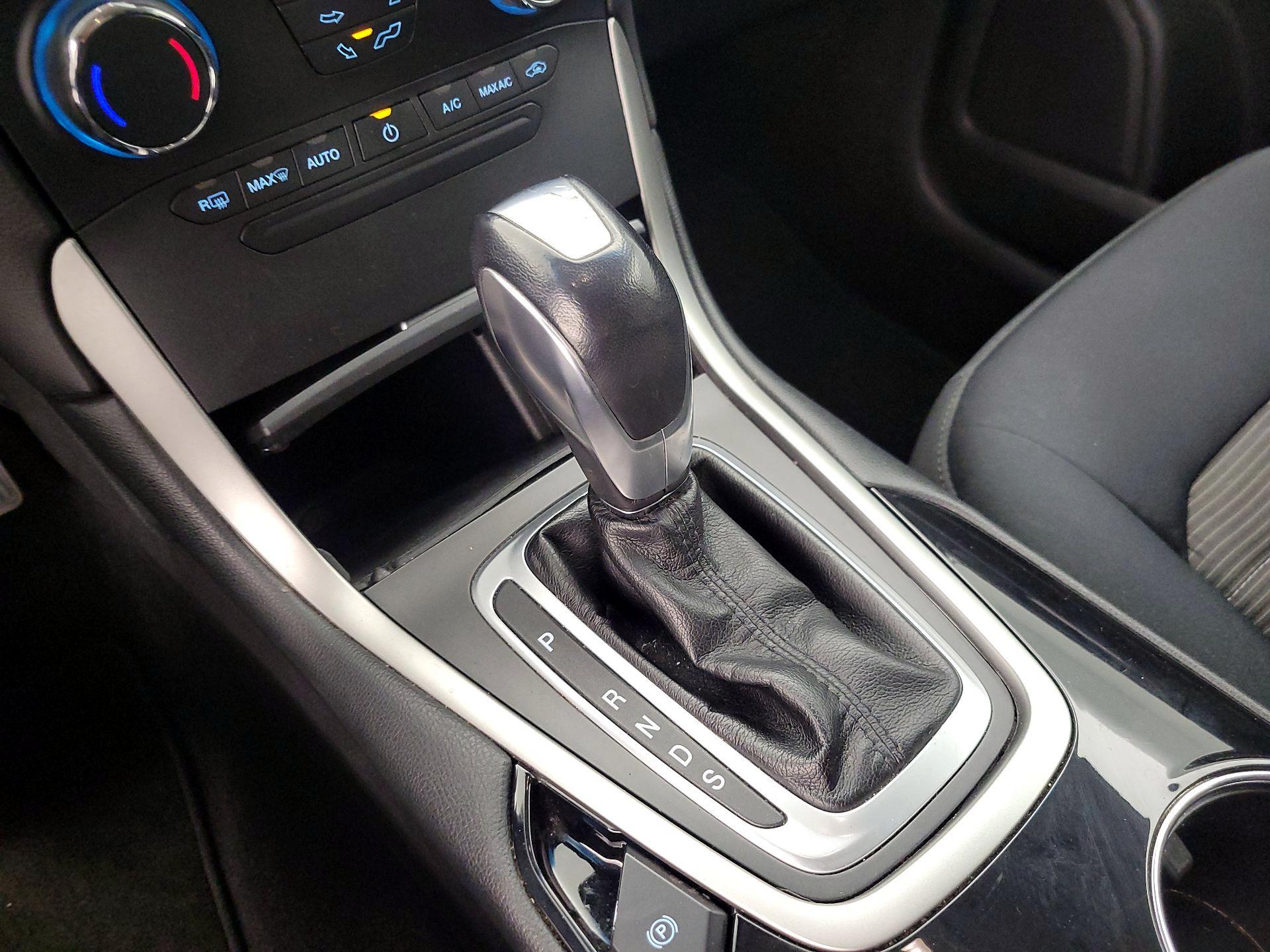 Thumbnail: 2015 Ford Edge - 17