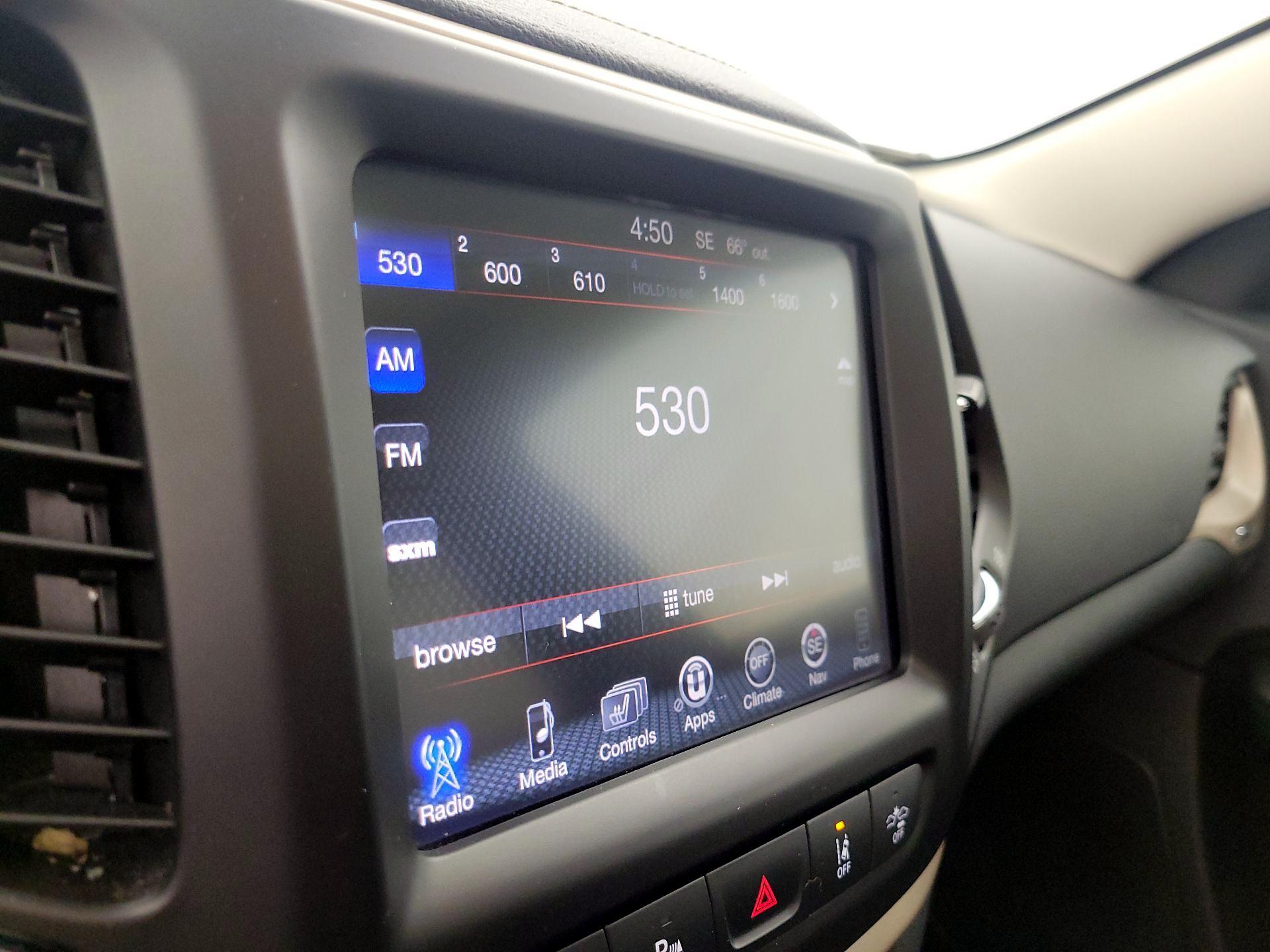 Thumbnail: 2015 Jeep Cherokee - 16