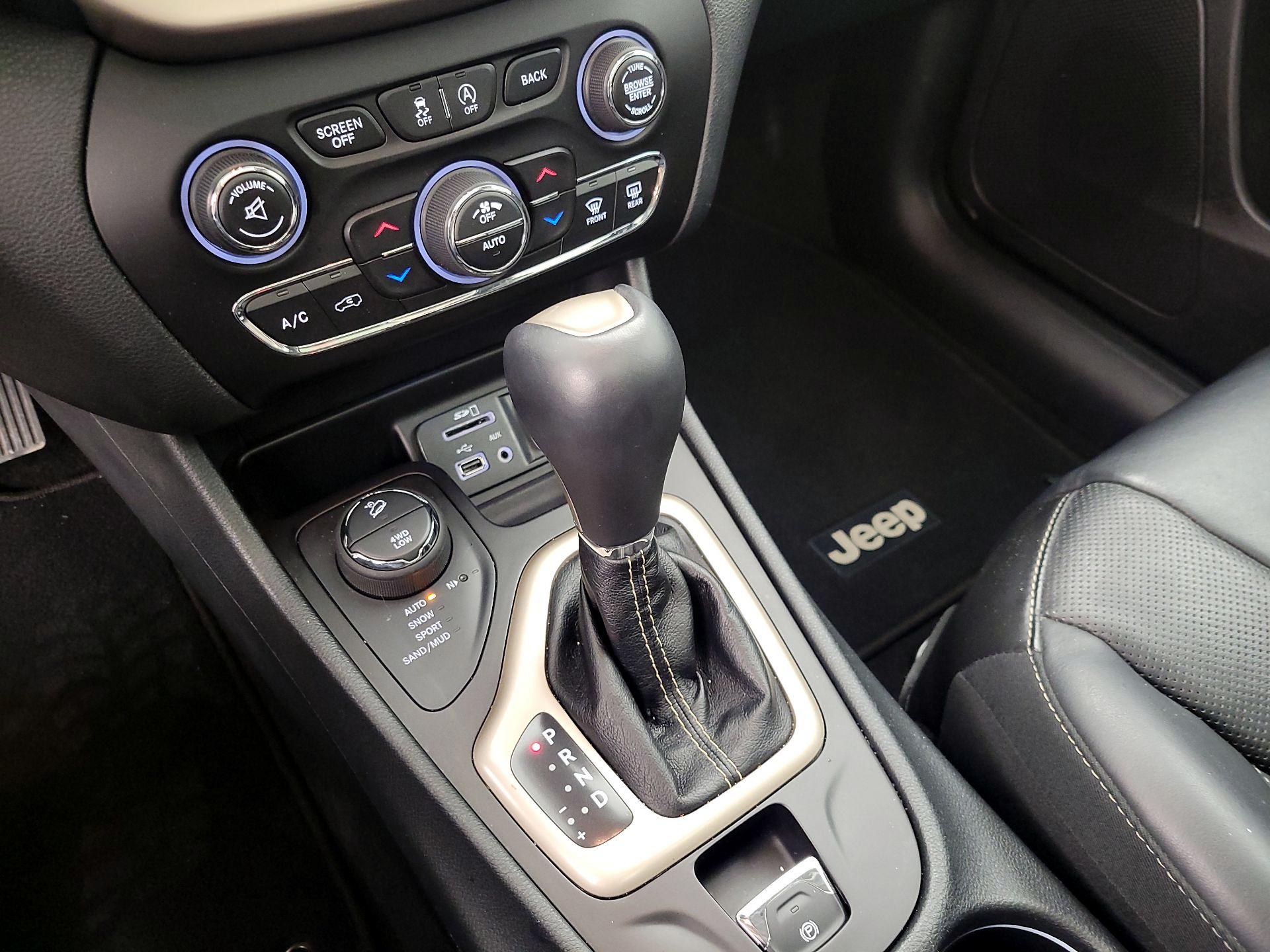 Thumbnail: 2015 Jeep Cherokee - 18