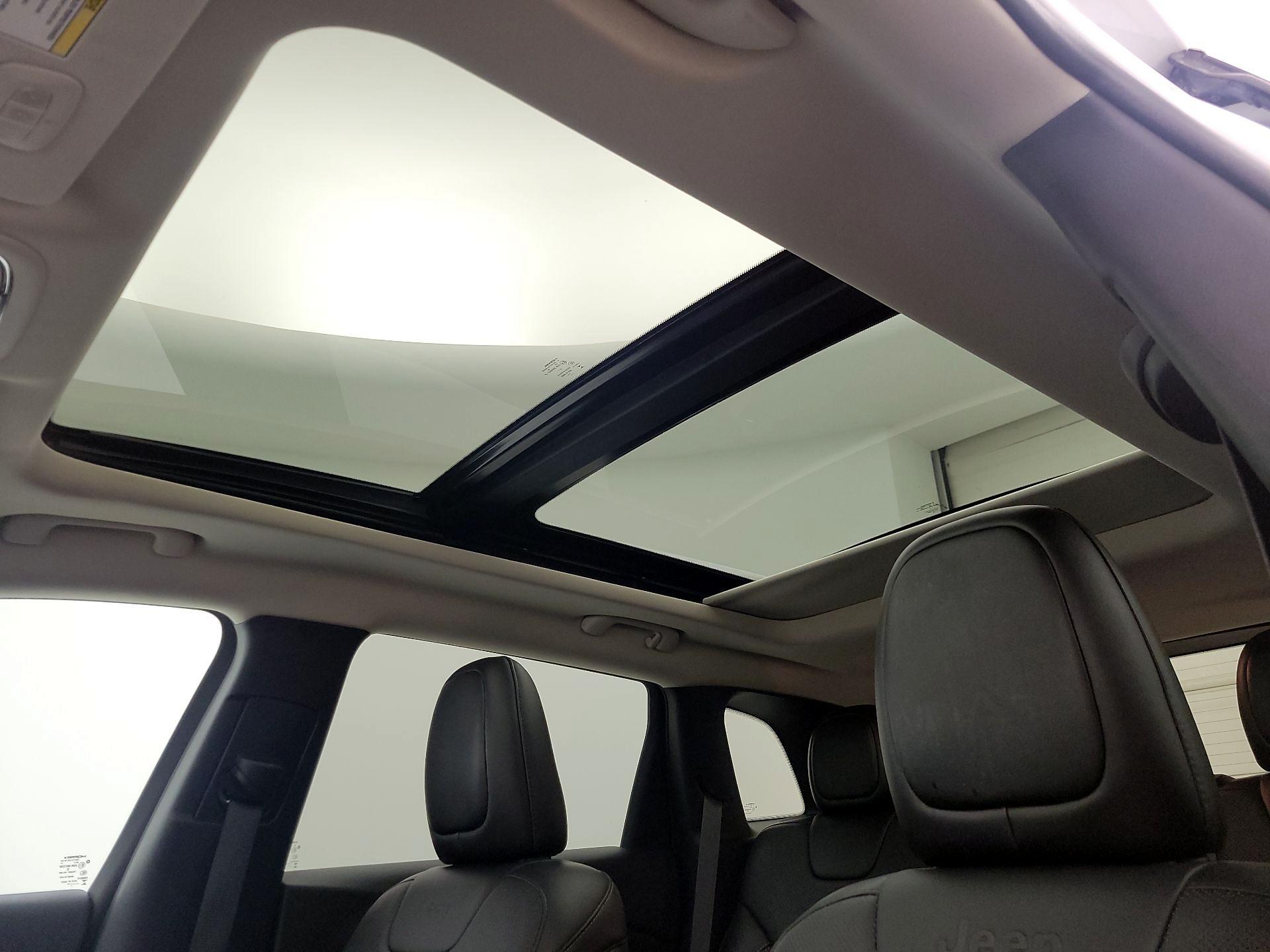 Thumbnail: 2015 Jeep Cherokee - 20