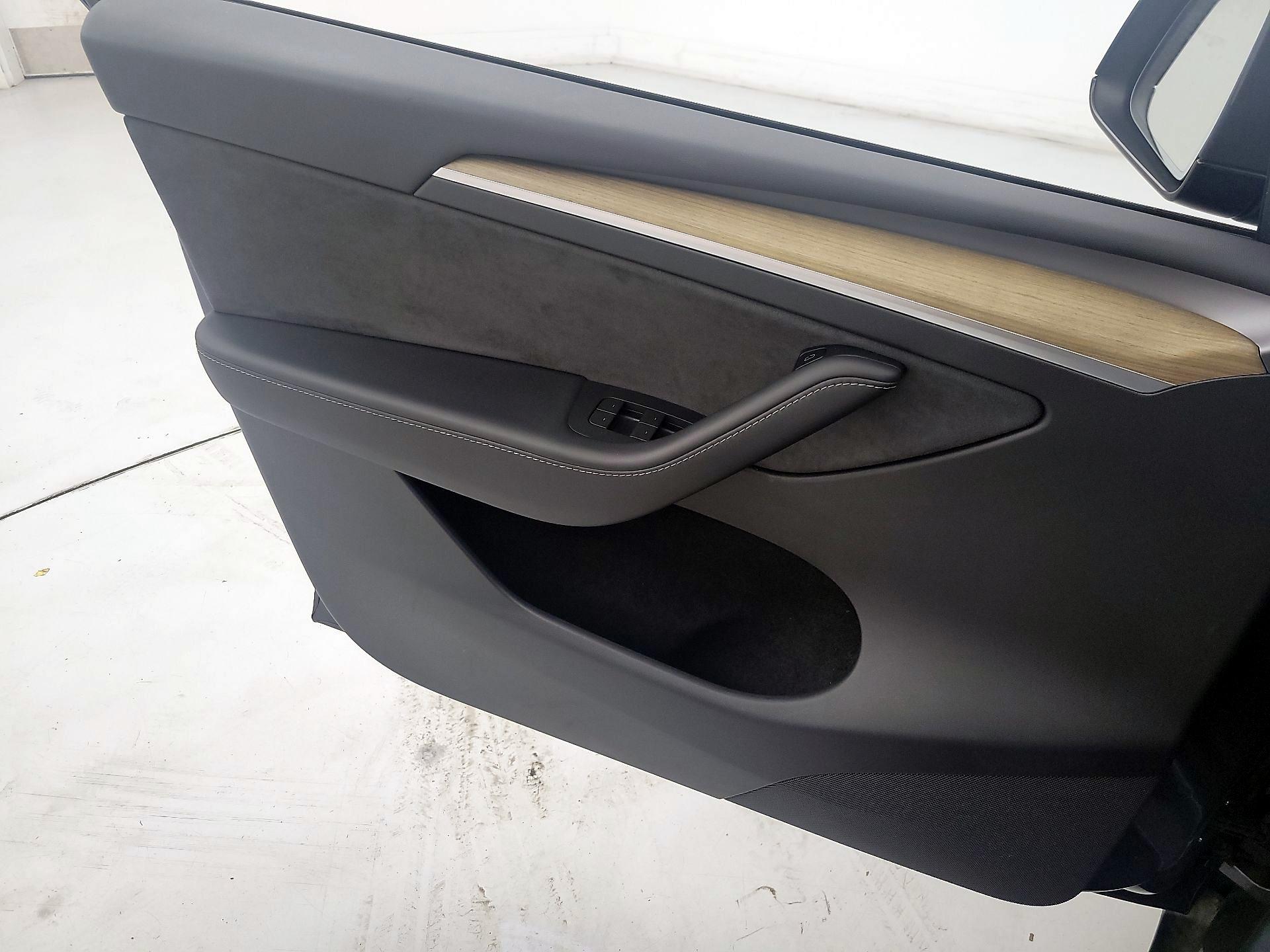 Thumbnail: 2023 Tesla Model Y - 12