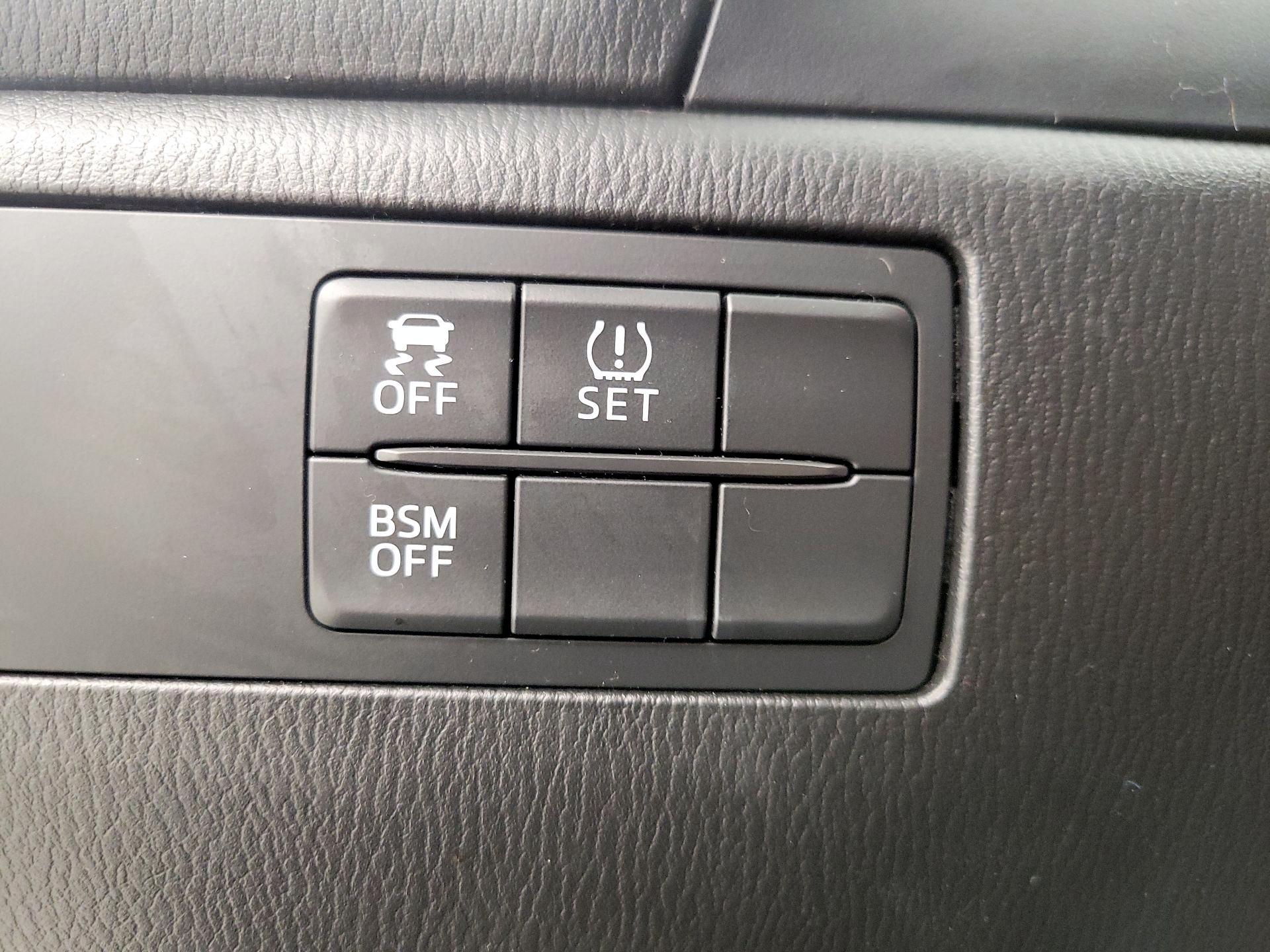 Thumbnail: 2016 Mazda Mazda3 - 13