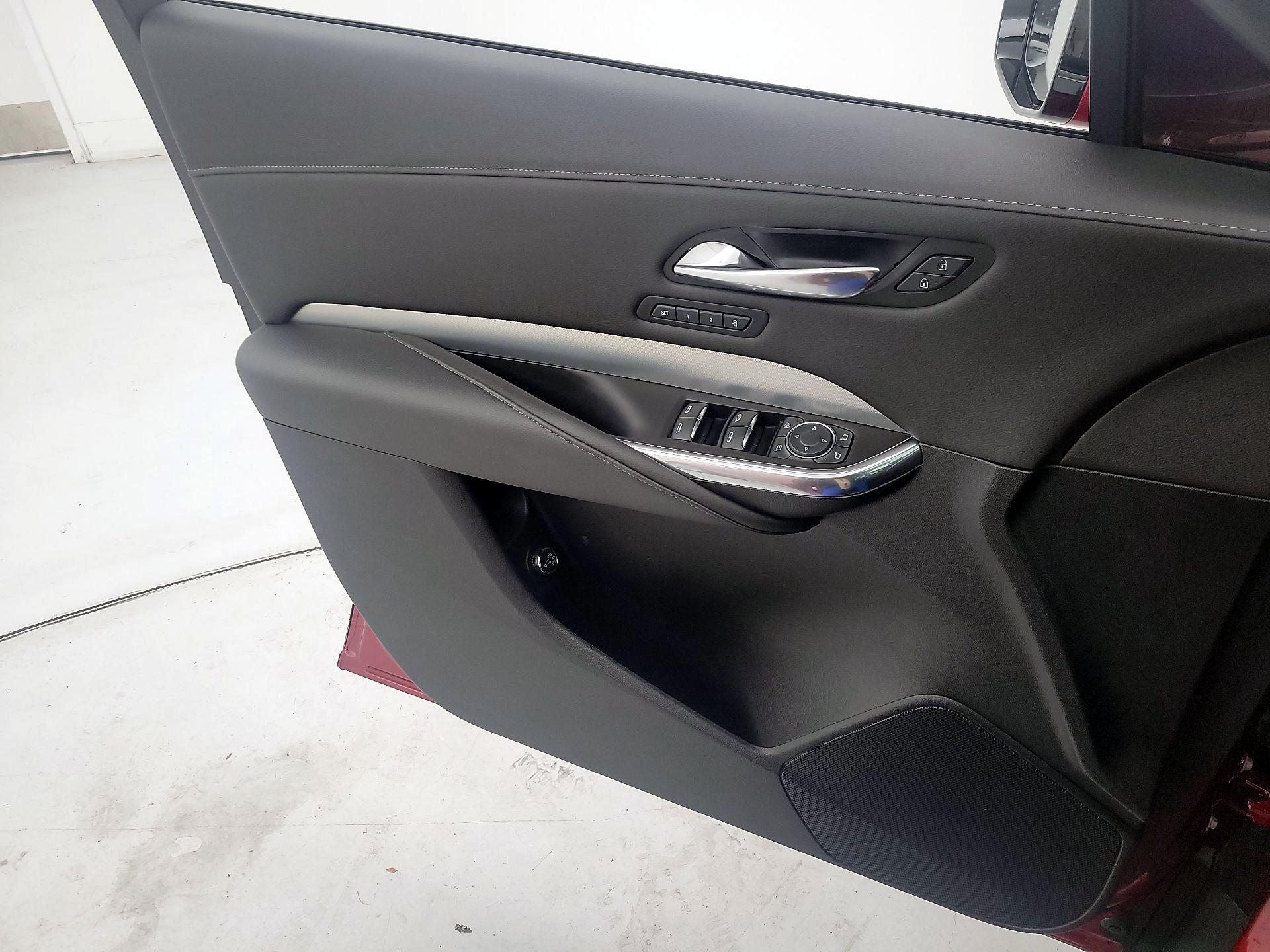 Thumbnail: 2021 Cadillac XT4 - 12