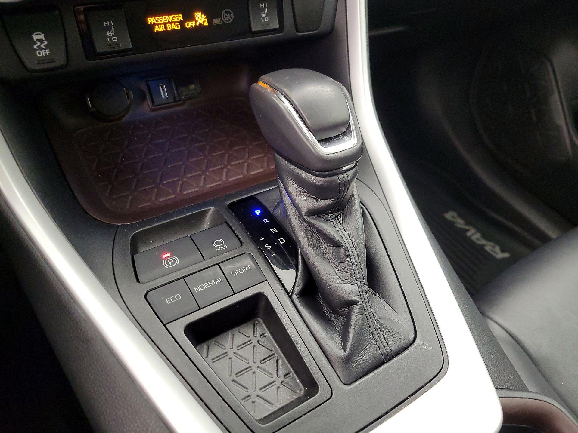 Thumbnail: 2020 Toyota RAV4 - 18