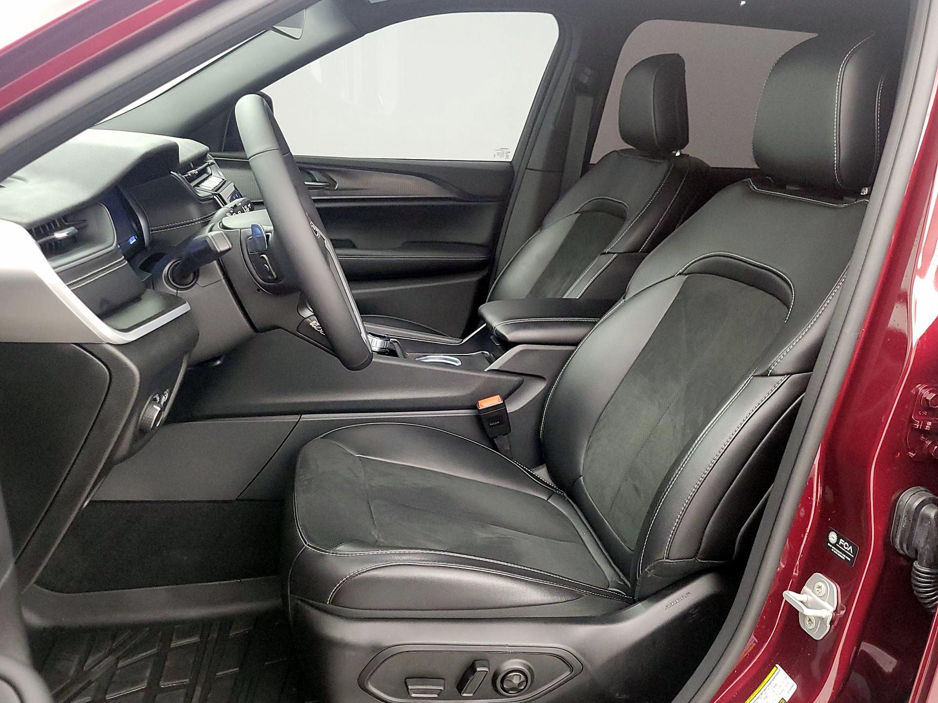 Thumbnail: 2025 Jeep Grand Cherokee - 11