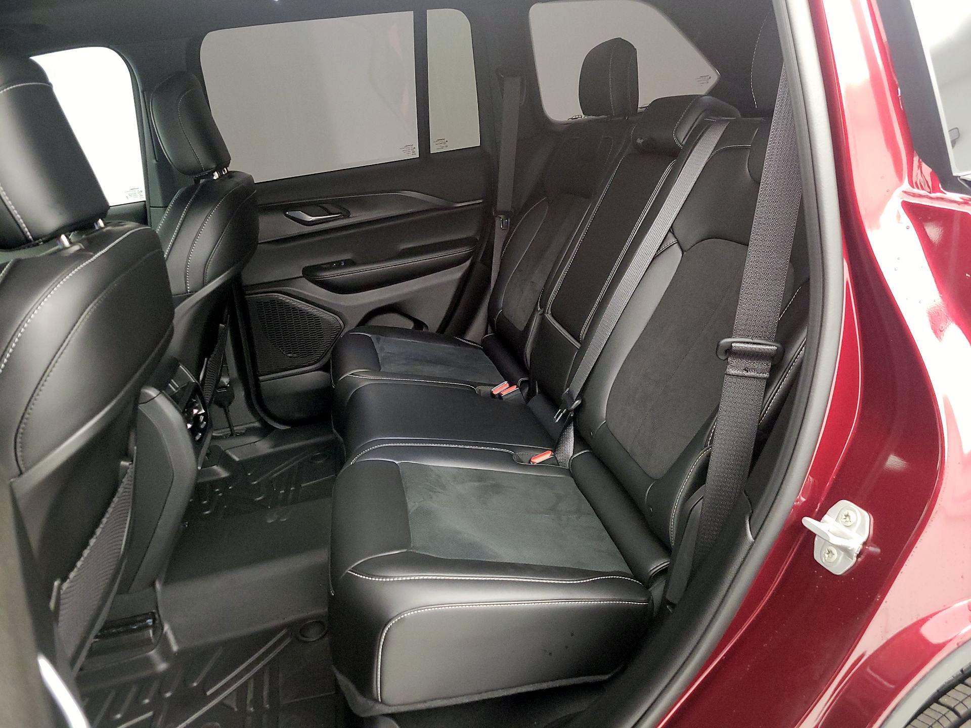 Thumbnail: 2025 Jeep Grand Cherokee - 19