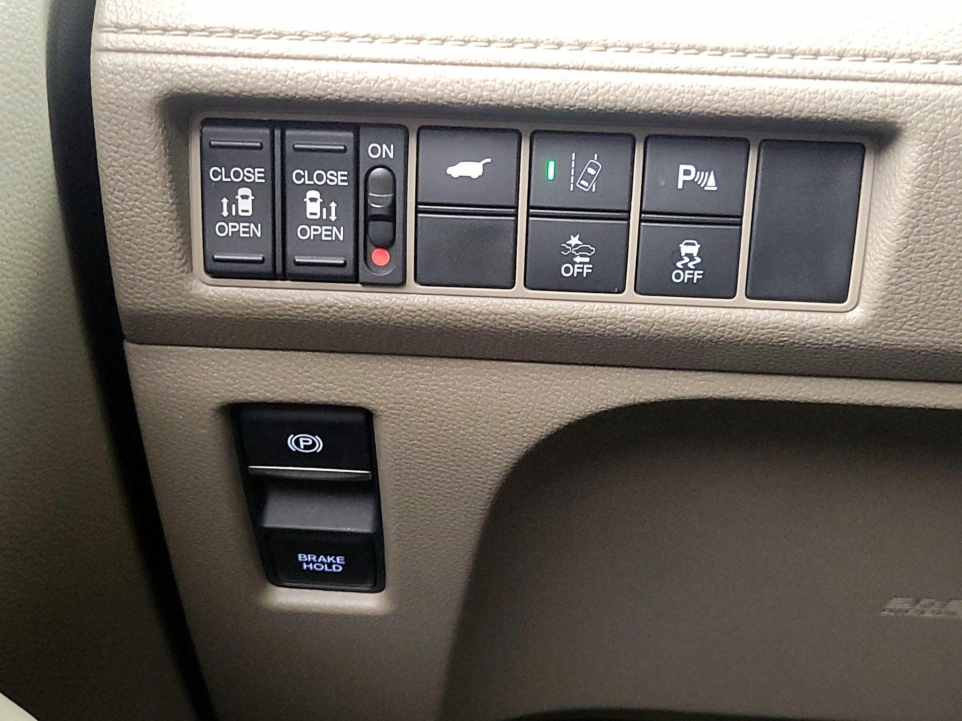 Thumbnail: 2019 Honda Odyssey - 13