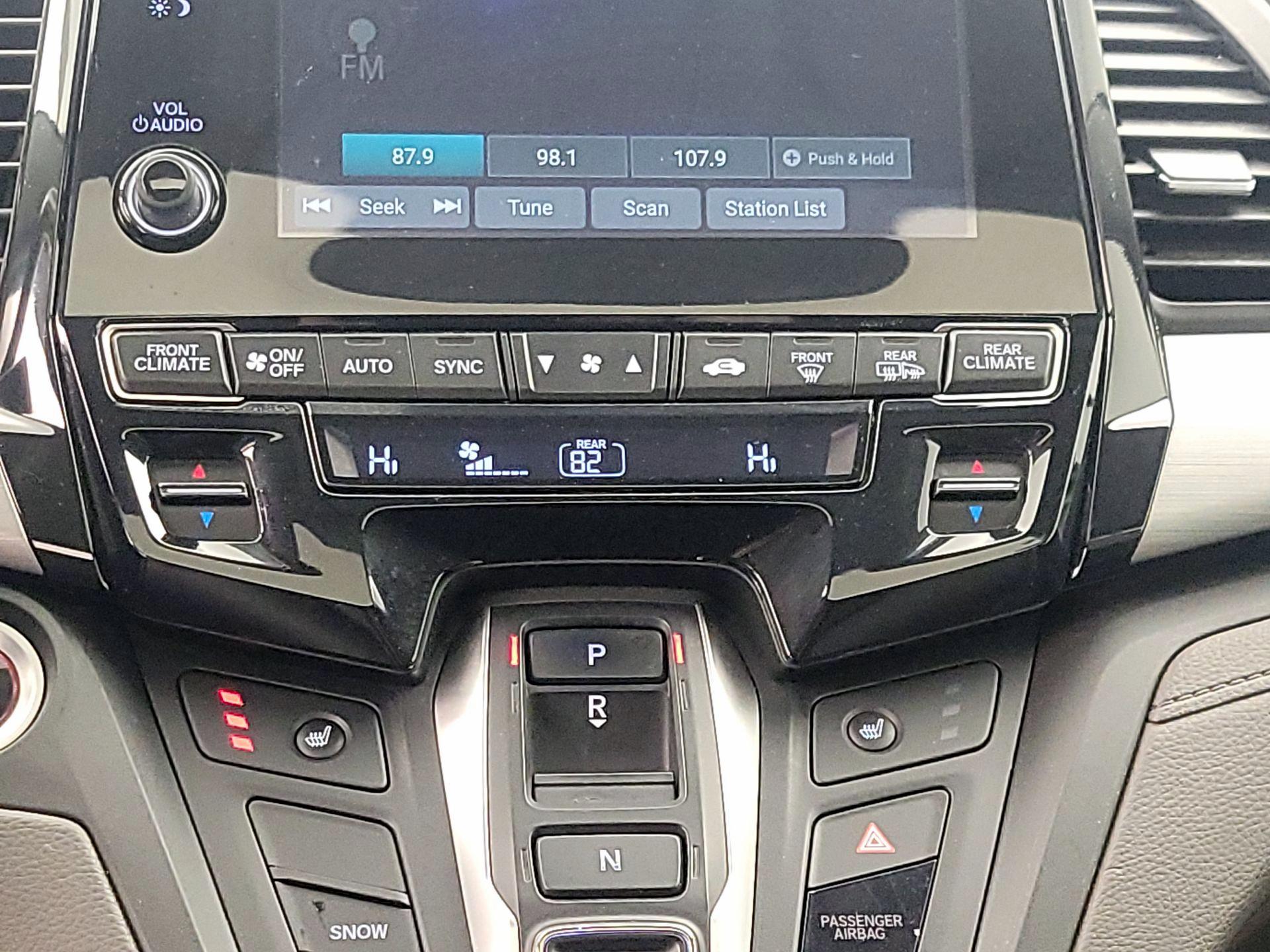 Thumbnail: 2018 Honda Odyssey - 16