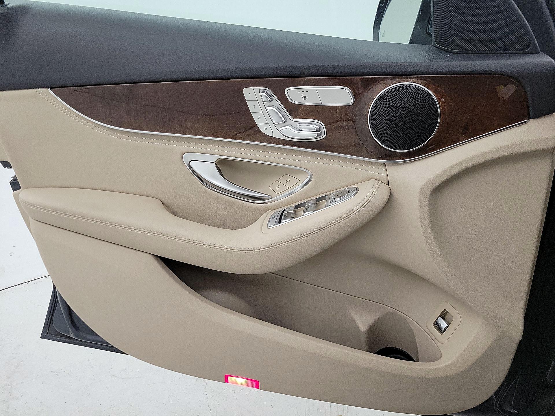 Thumbnail: 2015 Mercedes-Benz C-Class - 12