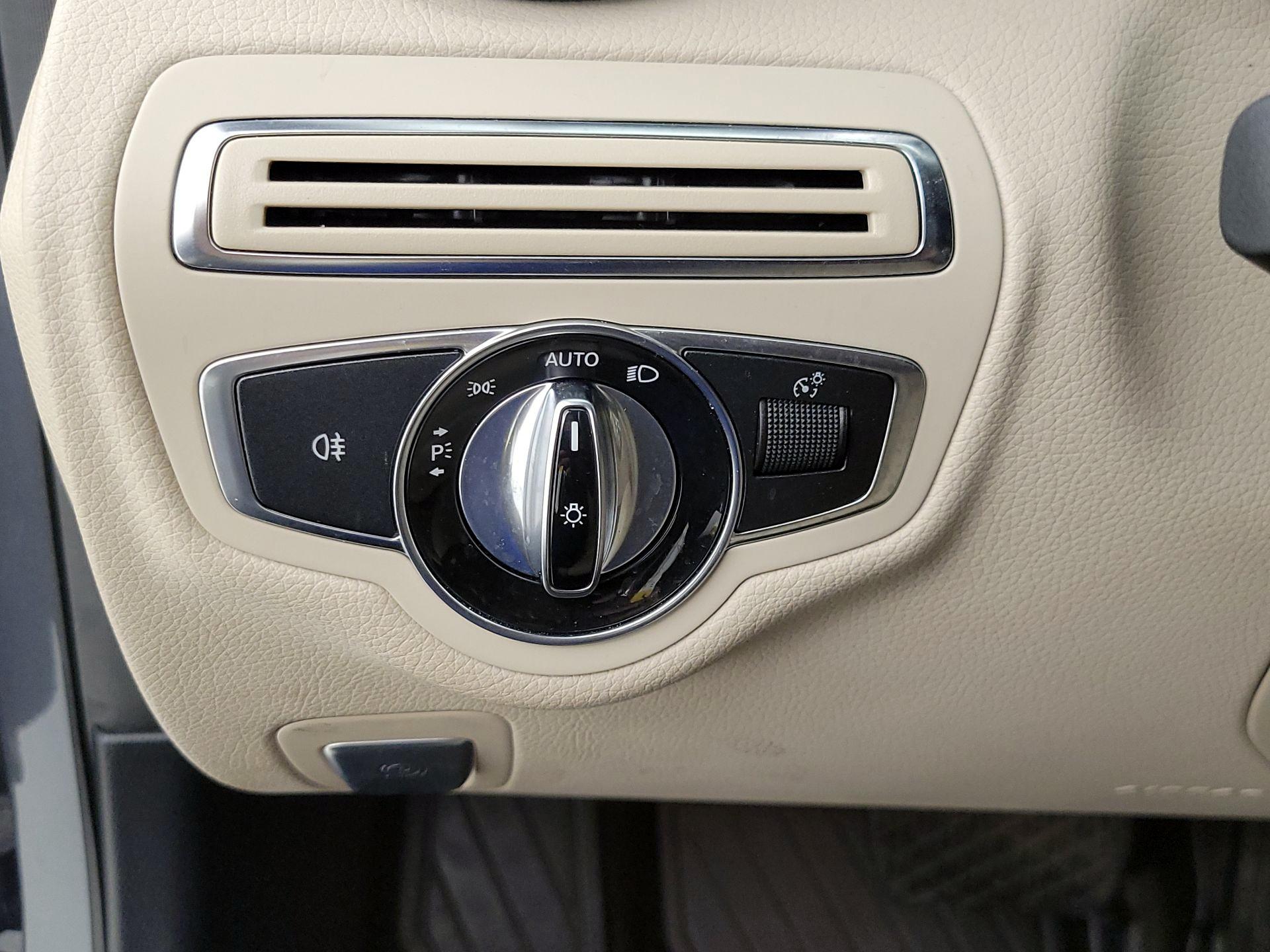 Thumbnail: 2015 Mercedes-Benz C-Class - 13