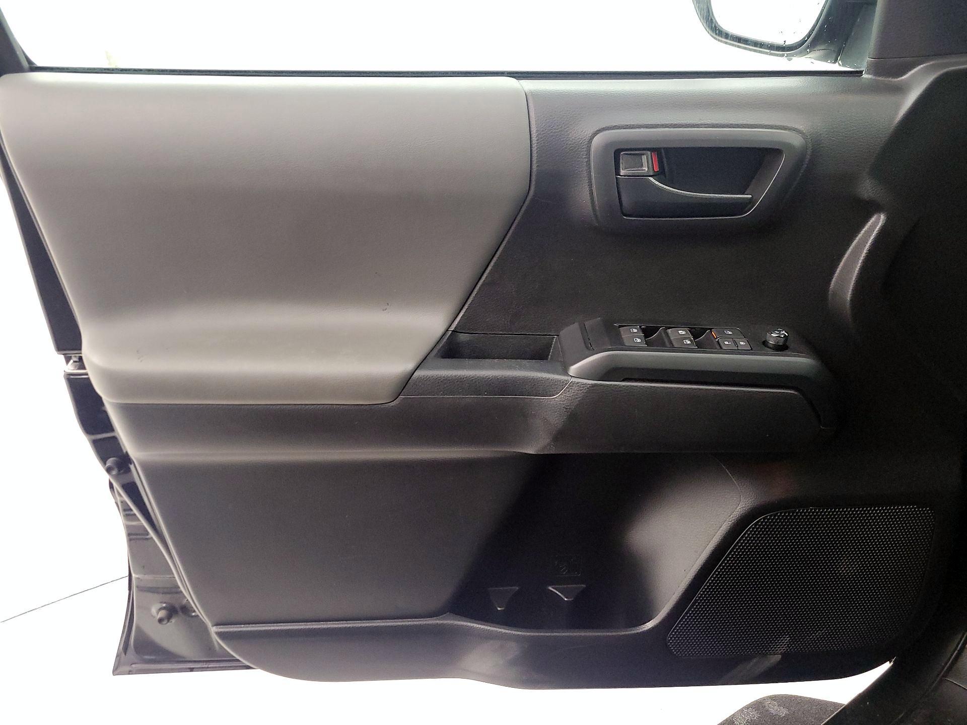 Thumbnail: 2022 Toyota Tacoma - 12