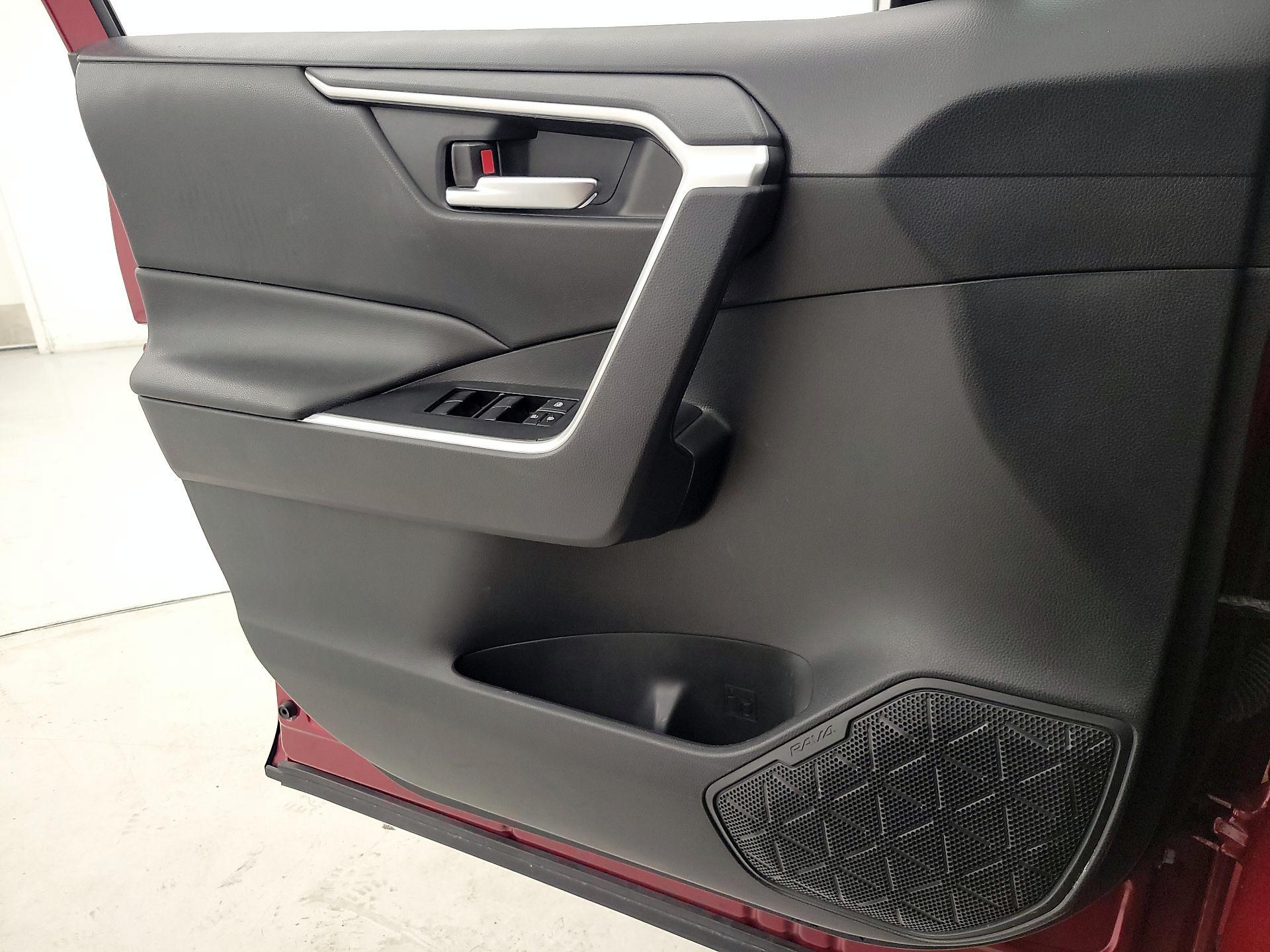 Thumbnail: 2021 Toyota RAV4 - 12