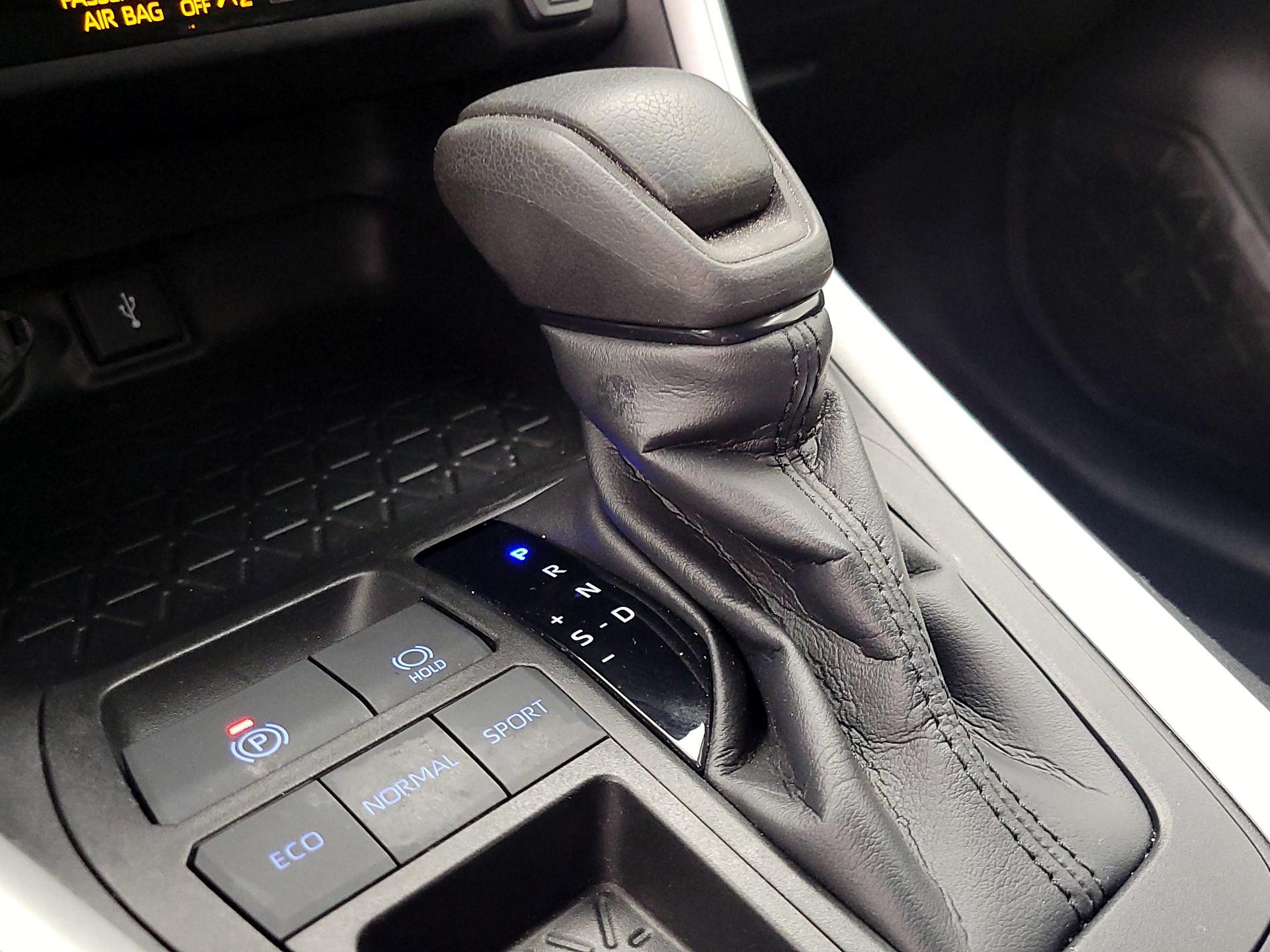 Thumbnail: 2021 Toyota RAV4 - 17