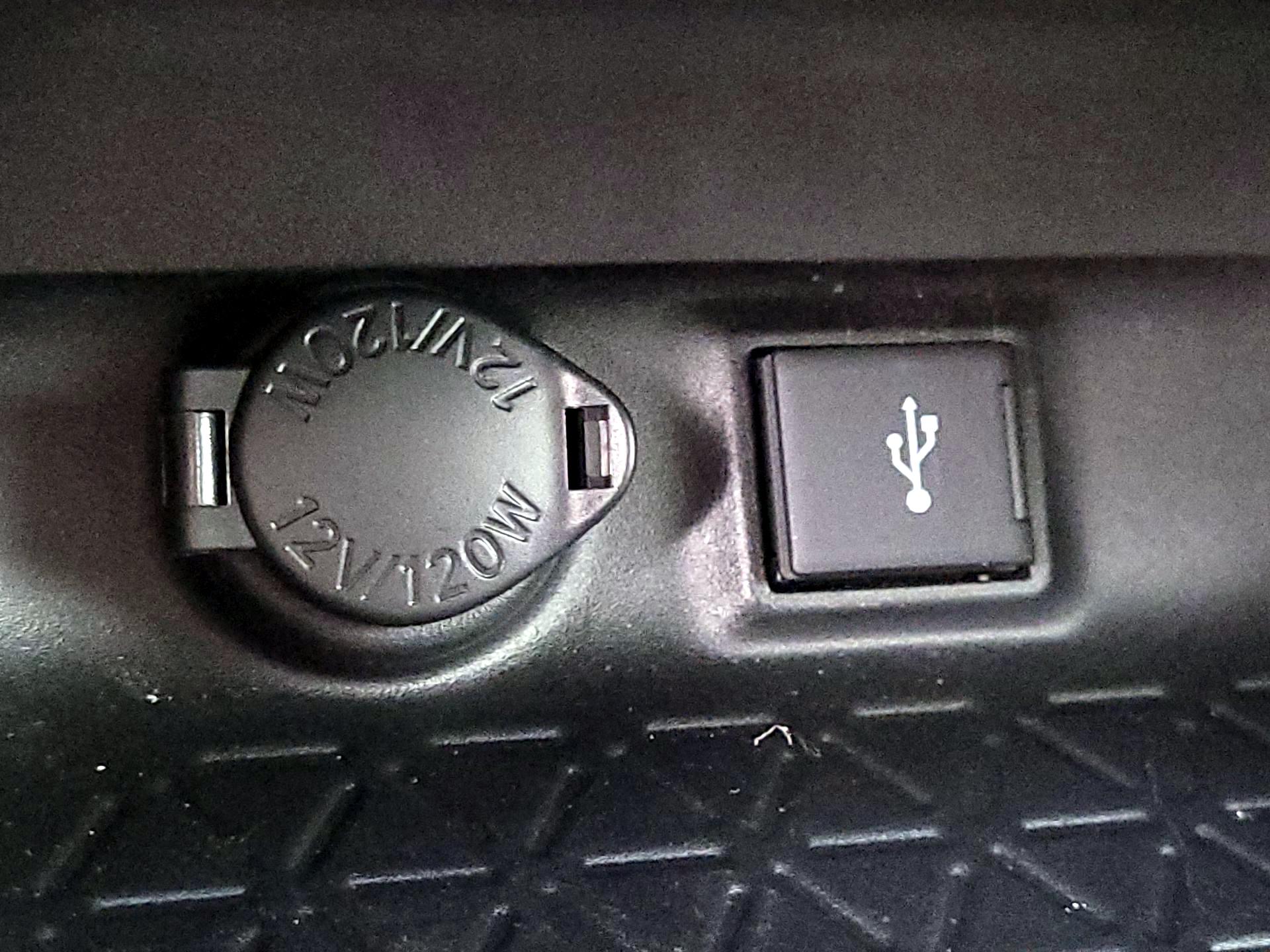 Thumbnail: 2021 Toyota RAV4 - 18