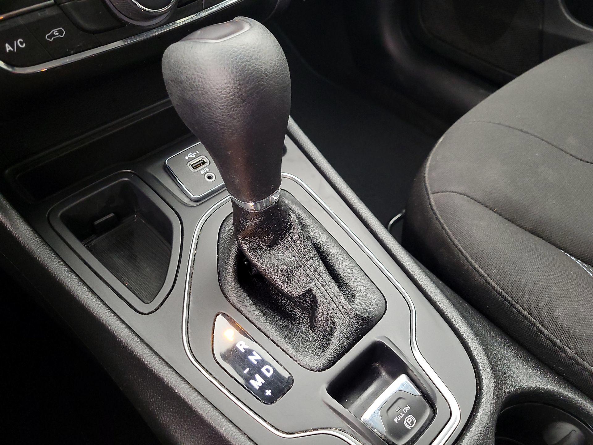 Thumbnail: 2021 Jeep Cherokee - 17