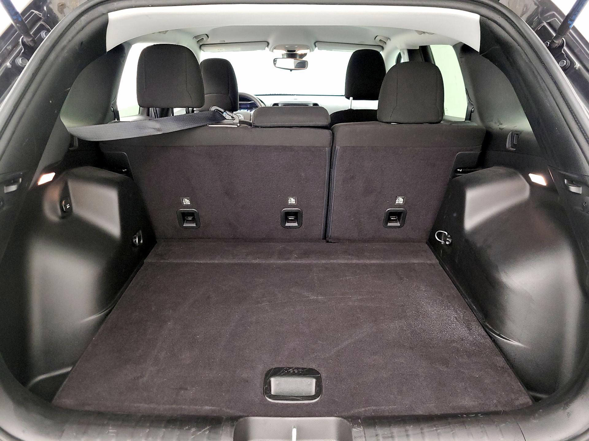 Thumbnail: 2021 Jeep Cherokee - 20