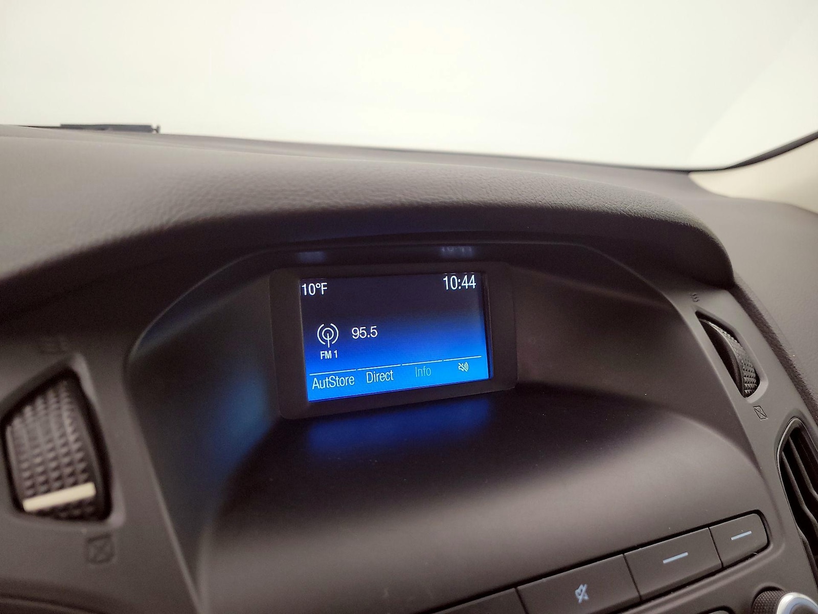 2018 Ford Focus SE - Photo 16