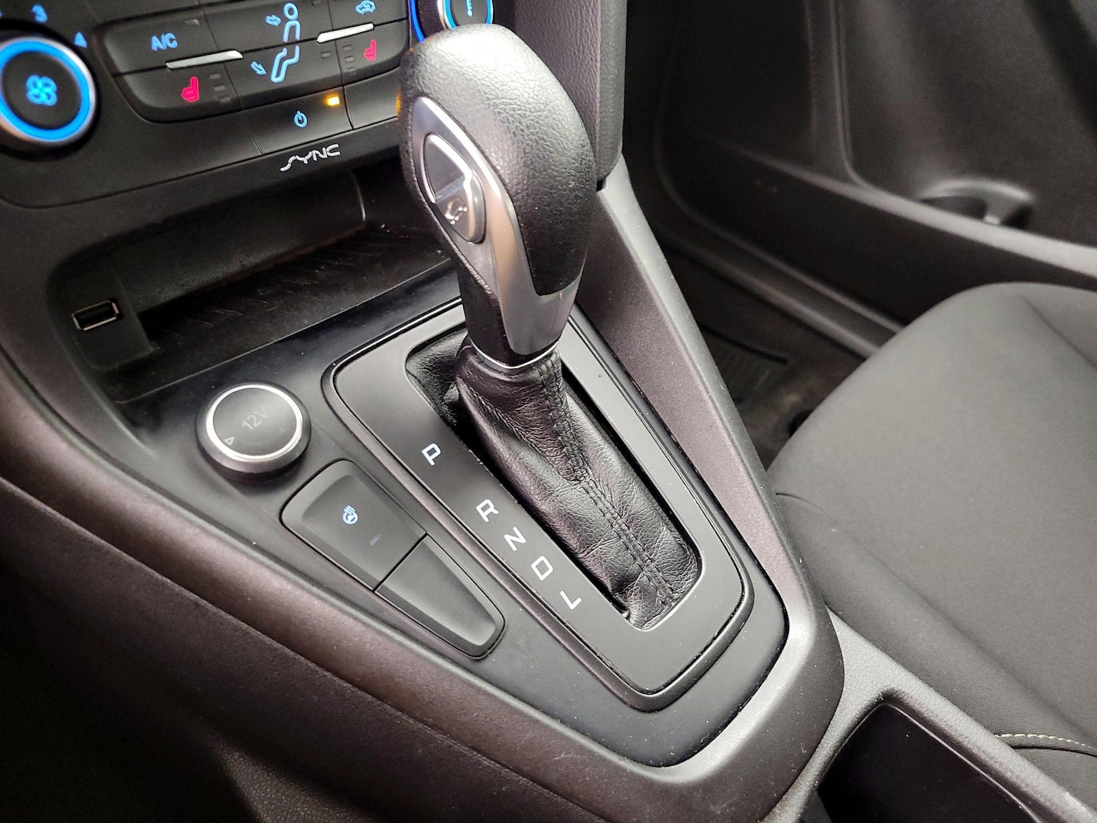 2018 Ford Focus SE - Photo 18
