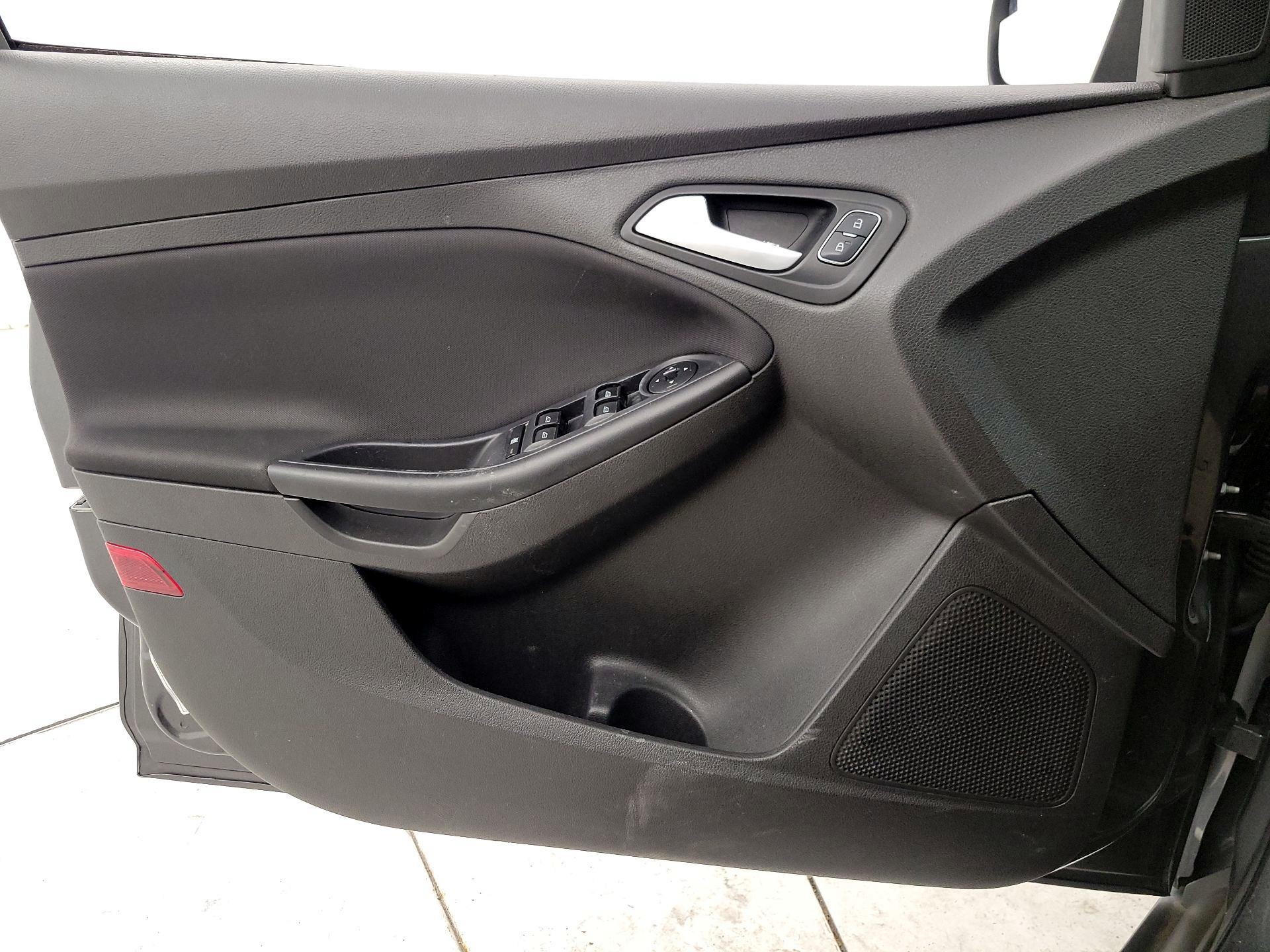 Thumbnail: 2017 Ford Focus - 12