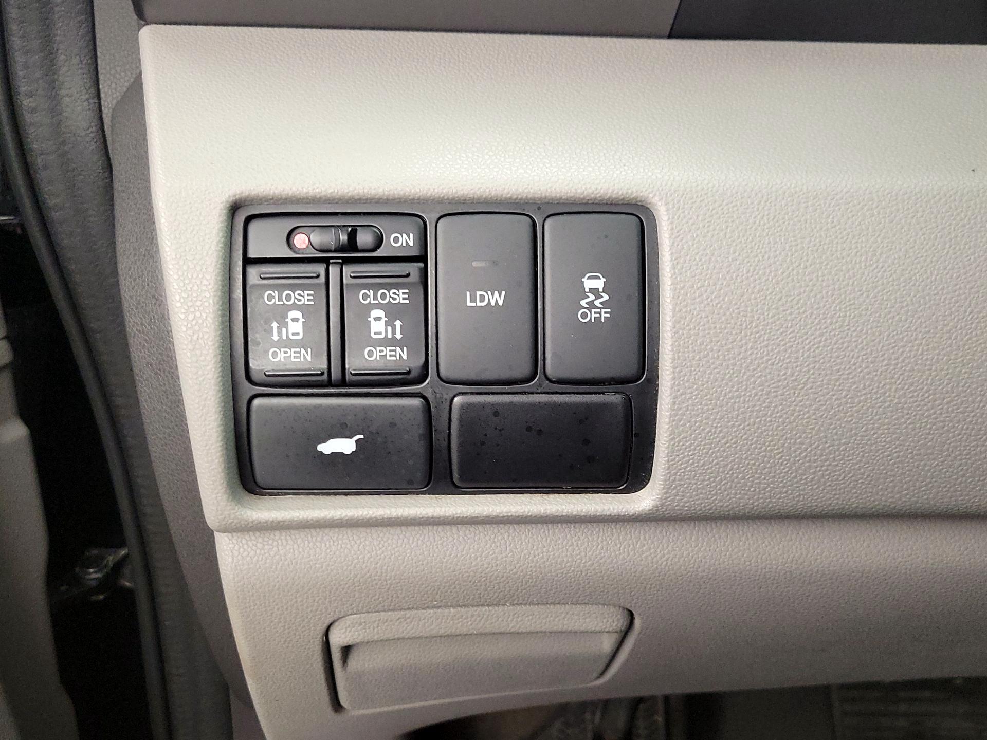 Thumbnail: 2015 Honda Odyssey - 13