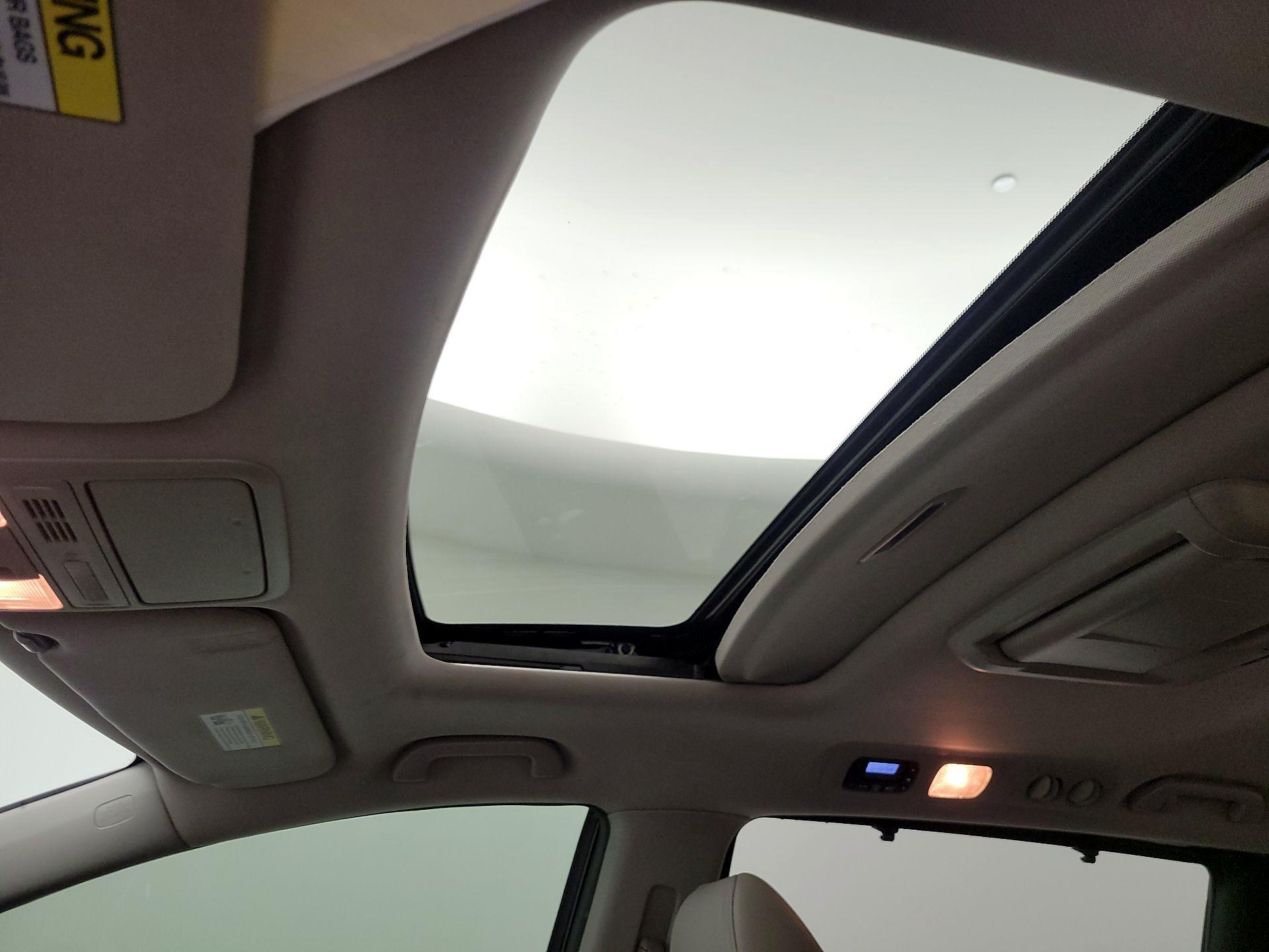 Thumbnail: 2015 Honda Odyssey - 19