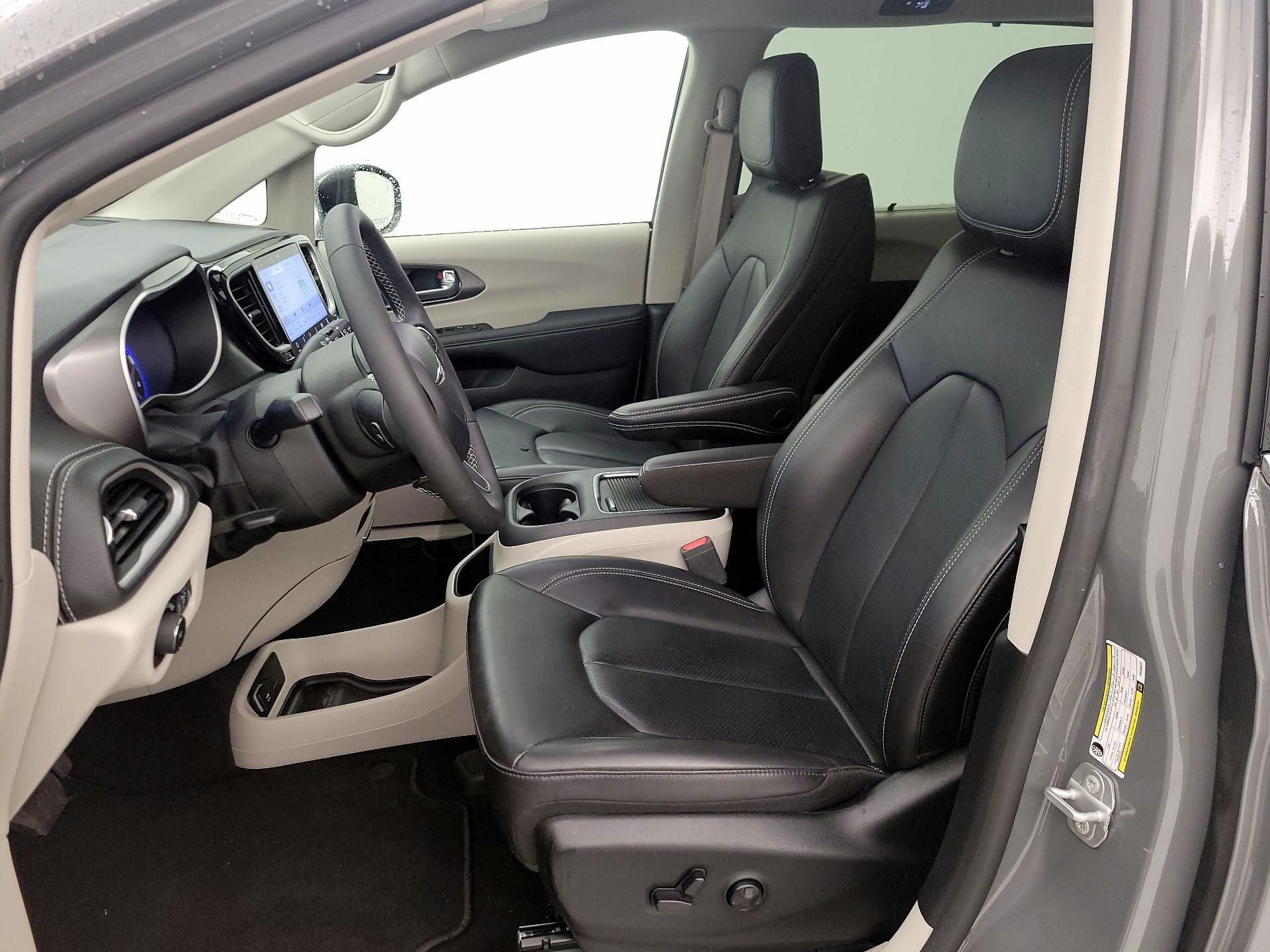 Thumbnail: 2023 Chrysler Pacifica - 11