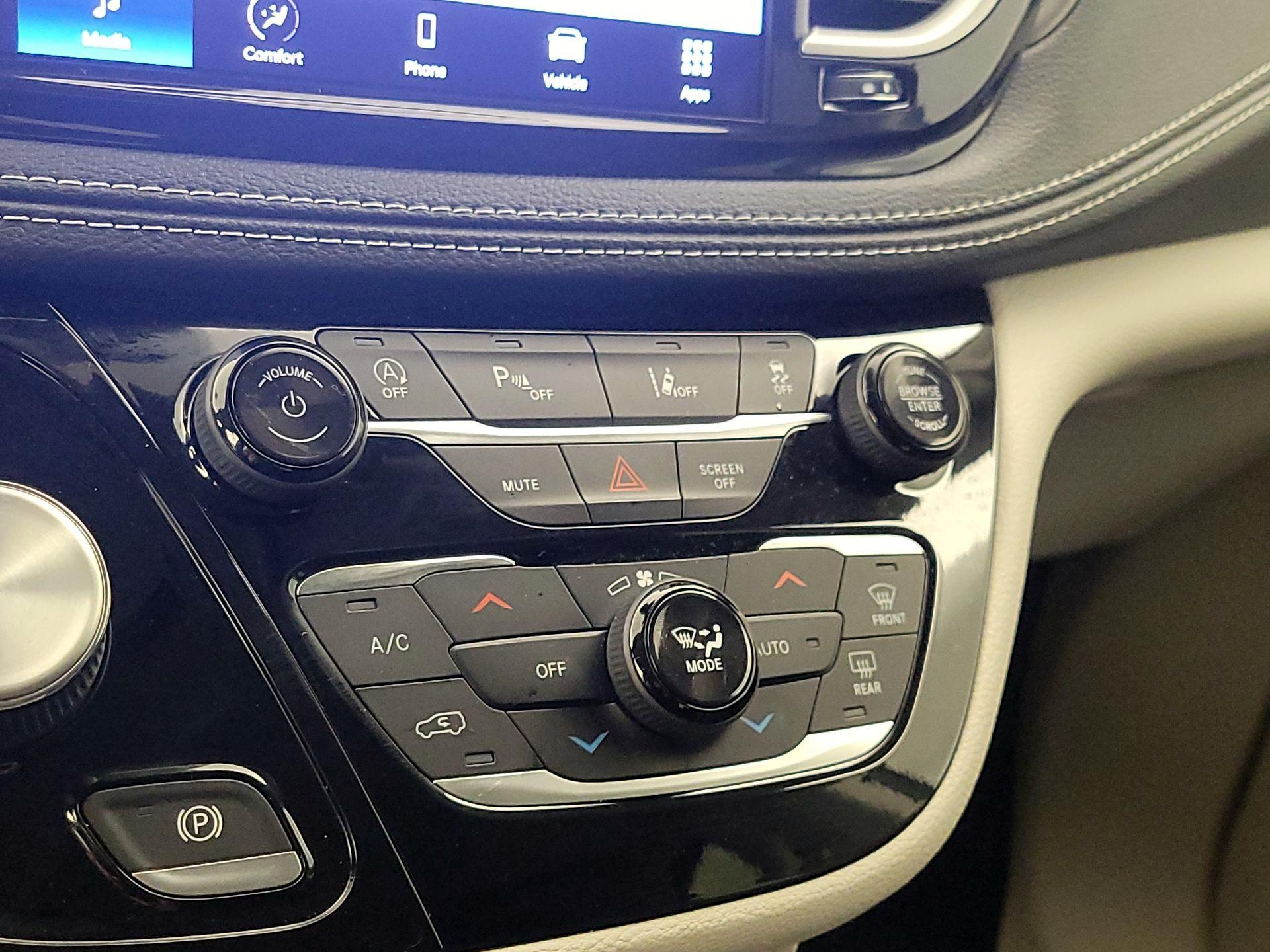 Thumbnail: 2023 Chrysler Pacifica - 16