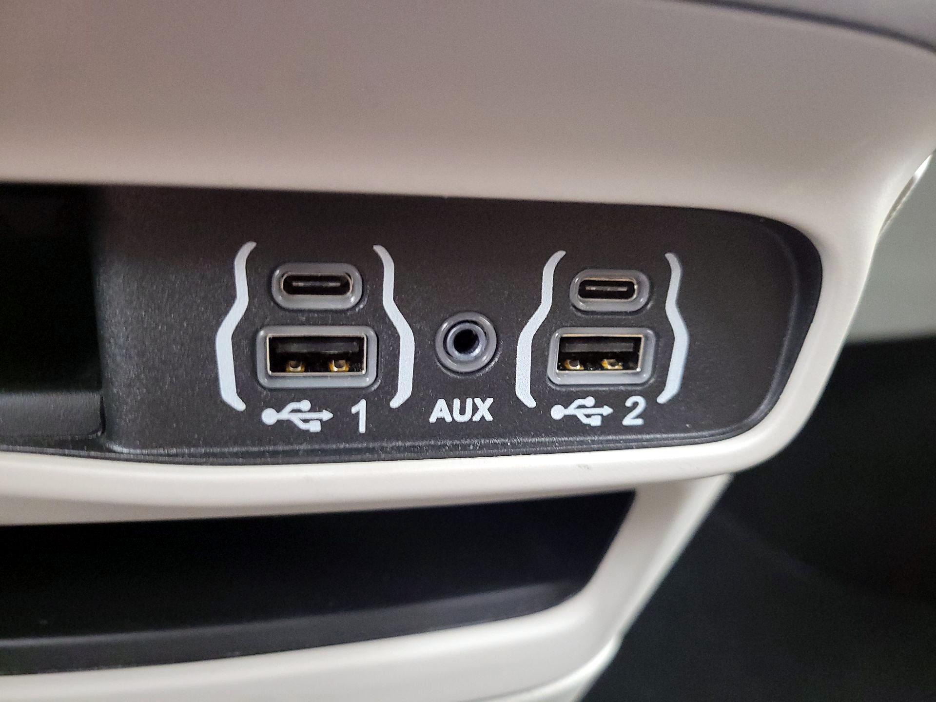 Thumbnail: 2023 Chrysler Pacifica - 18