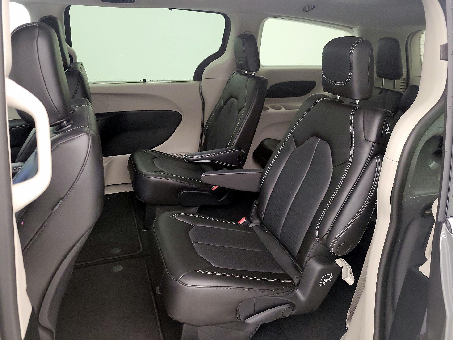 Thumbnail: 2023 Chrysler Pacifica - 19