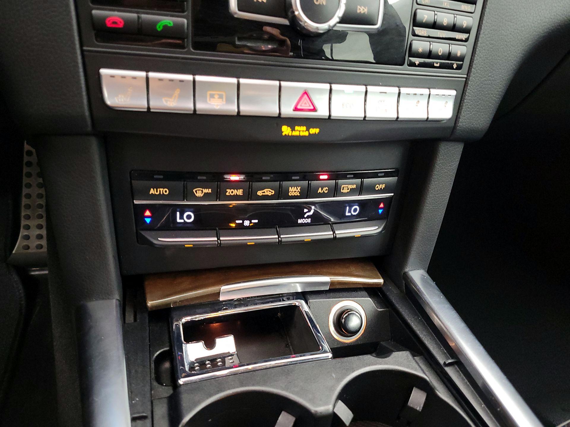 Thumbnail: 2015 Mercedes-Benz E-Class - 16