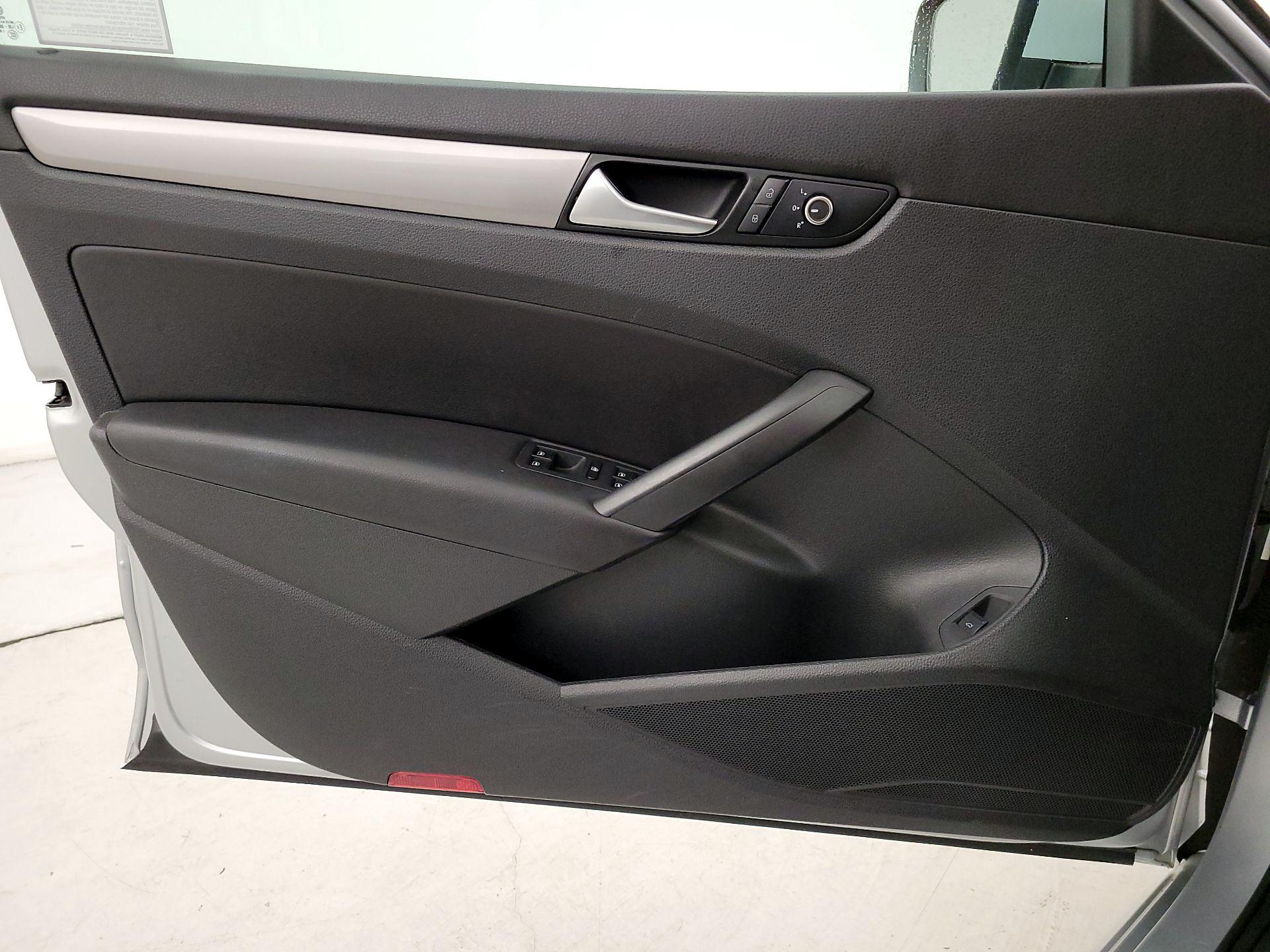 Thumbnail: 2015 Volkswagen Passat - 12