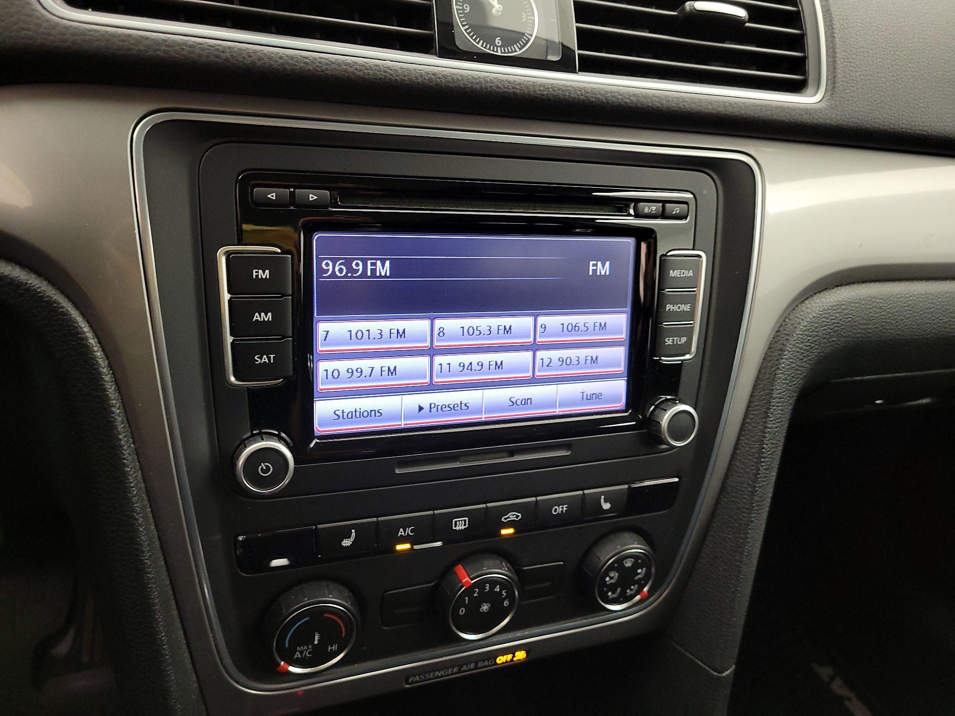 Thumbnail: 2015 Volkswagen Passat - 15