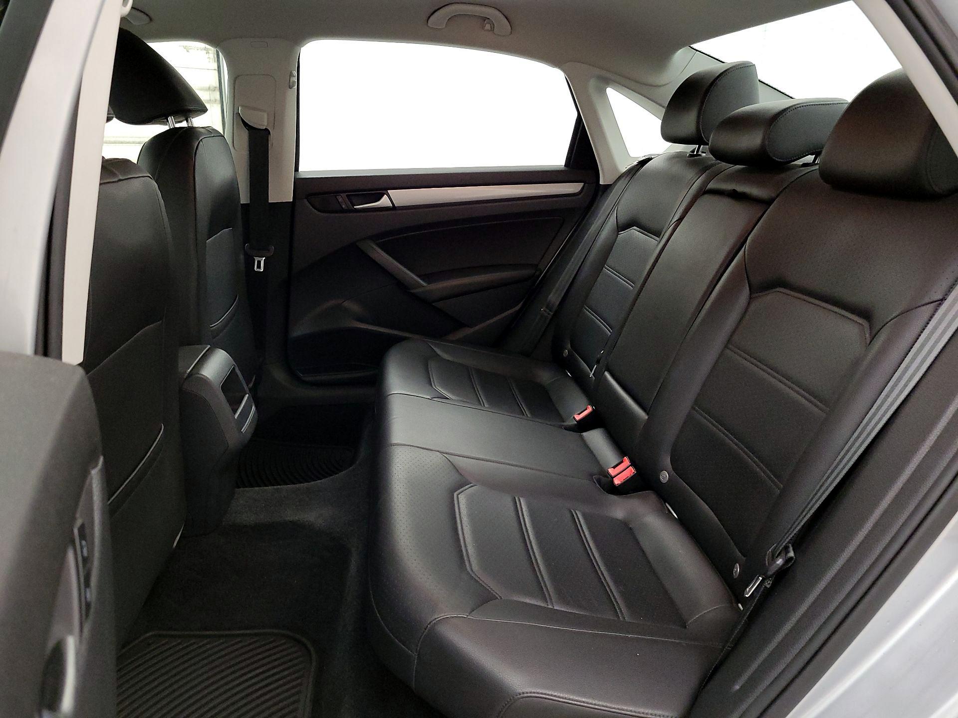 Thumbnail: 2015 Volkswagen Passat - 19