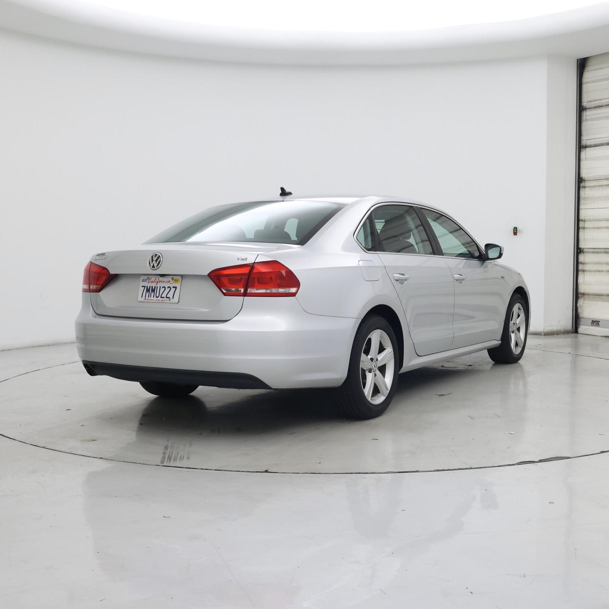 Thumbnail: 2015 Volkswagen Passat - 8