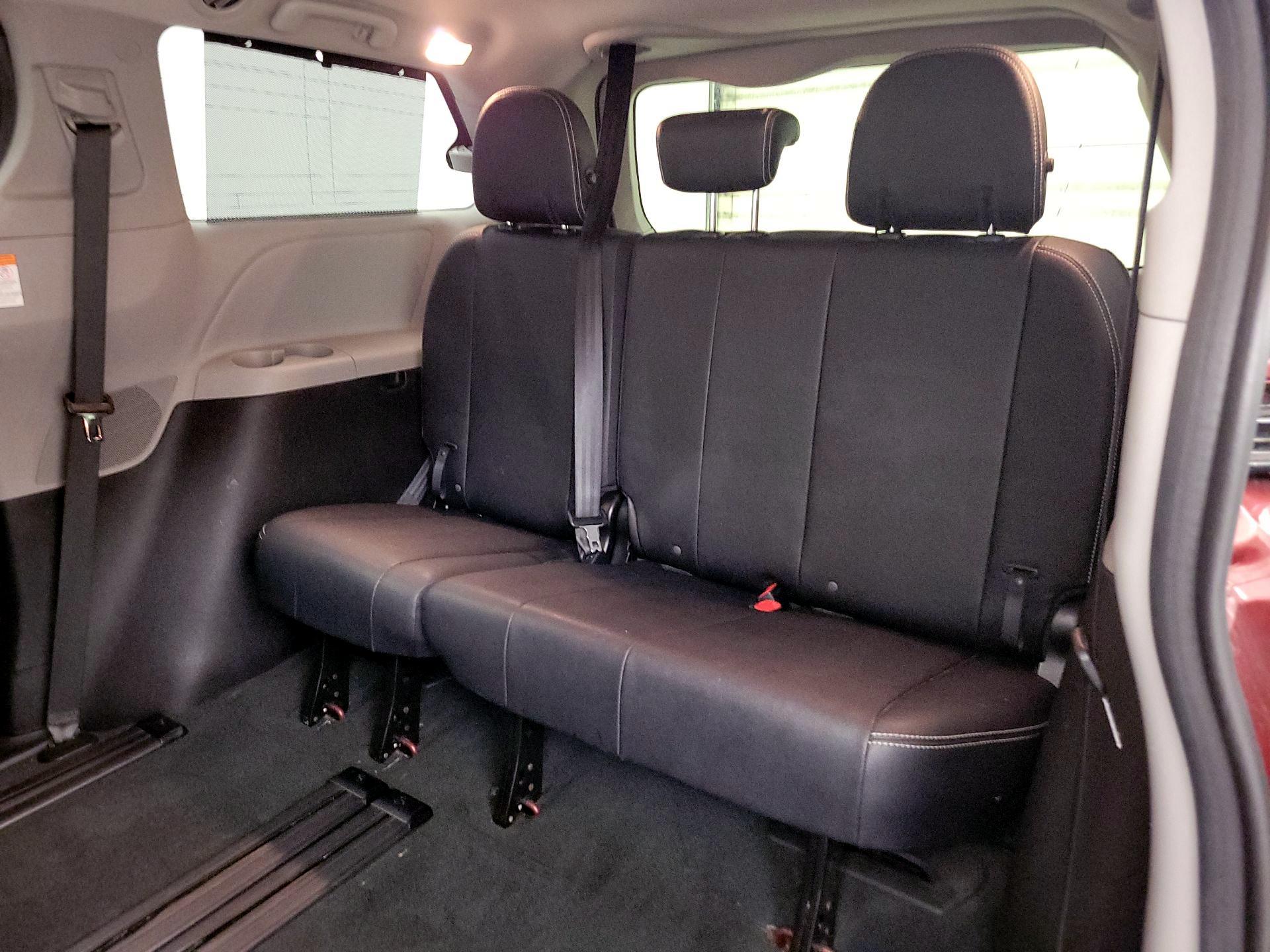 Thumbnail: 2017 Toyota Sienna - 19