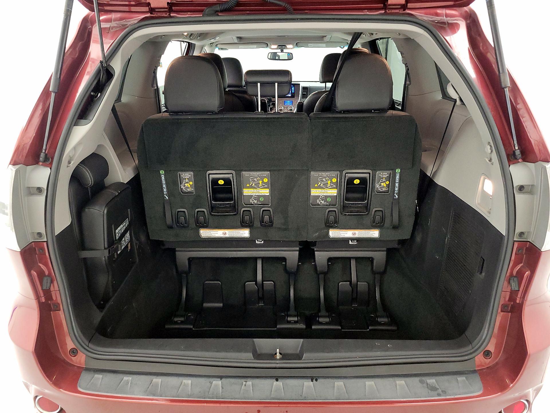 Thumbnail: 2017 Toyota Sienna - 20