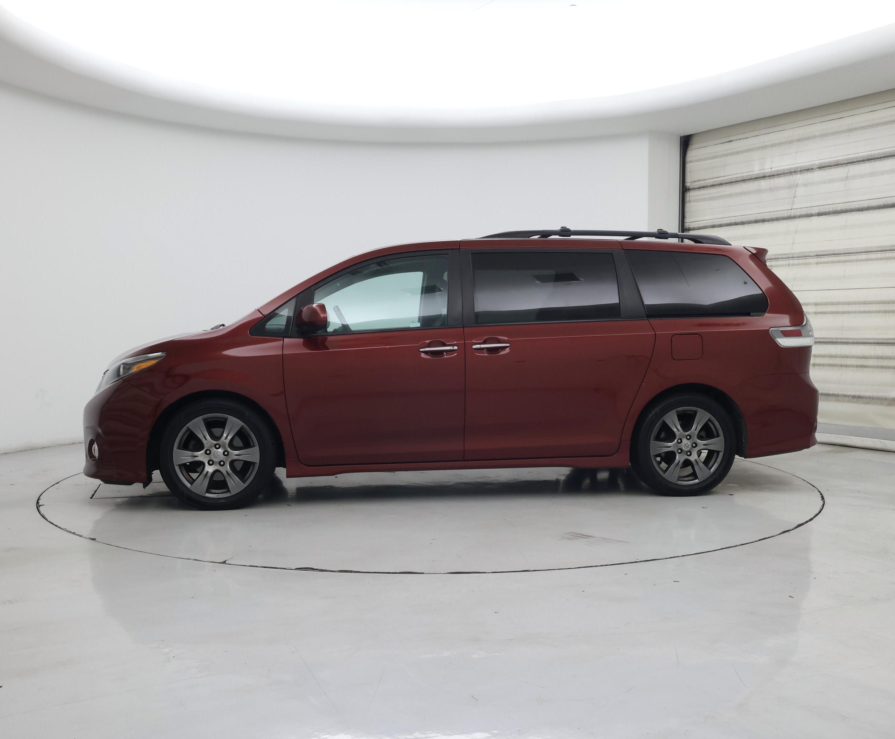 Thumbnail: 2017 Toyota Sienna - 3