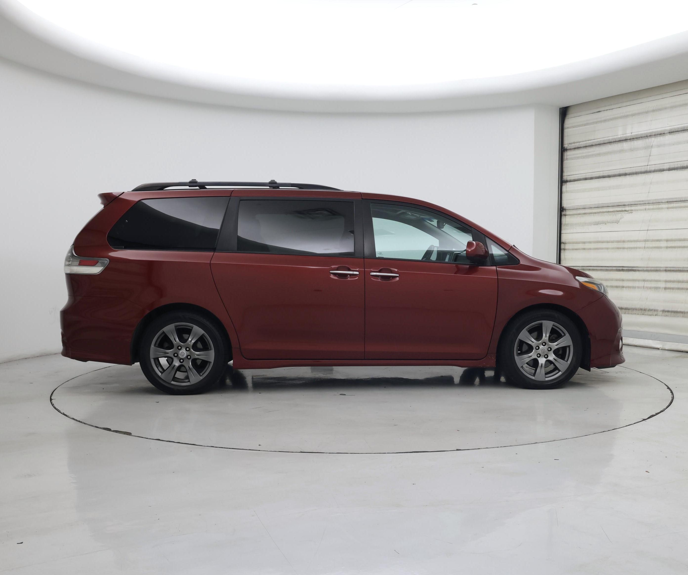 Thumbnail: 2017 Toyota Sienna - 7