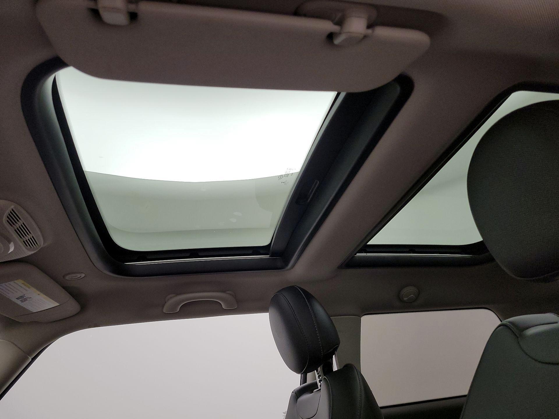 Thumbnail: 2017 MINI Cooper Hardtop - 16