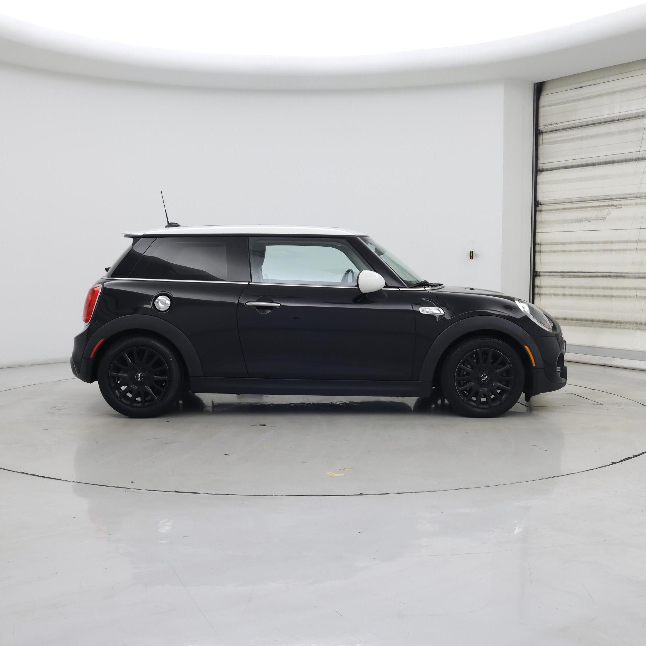 Thumbnail: 2017 MINI Cooper Hardtop - 7